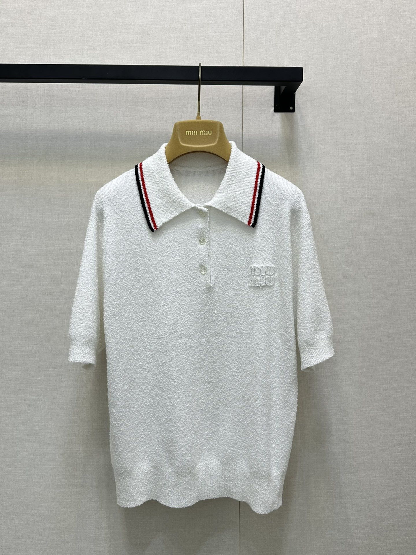 NO:449696,(Top) Miumi* 25Ss Spring and Summer New Style Pleated Skirt Academy Style Polo Collar Towel Face Material. Original Development High-Premium Production!  The impeccable fabric and excellent styling design are perfect for daily matching with various shorts, short skirts or wide-leg pants!  It will satisfy you the style you want to wear!  A perfect versatile king!  Huge slim!  Sisters all rushed for me!  Spot SML Recommended a set of real shots for large-scale goods, miumiu, skirts, shorts, alexander wang19860909（上衣）Miumi* 25Ss春夏新款 百褶裙学院风Polo领毛巾面材质.原版开发 高版出品！无可挑剔的面料搭配优秀的版型设计简直完美日常搭配各种短裤短裙或阔腿裤都很OK！你想要穿出的风格它都能满足你！妥妥的百搭王！巨显瘦！姐妹们都给我冲！现货 SML 推荐一套入大货实拍,,miumiu,skirts,shorts,alexander wang,Women's clothing