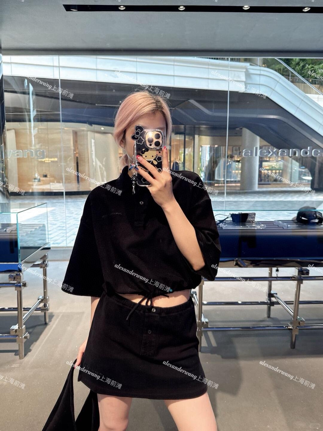 NO:449740,(Top) (Trousers and Skirts) Alexand*r wang 25Ss Spring and Summer New Style Micro-label Embroidered Bead Floor Polo Shirt + Skirts and Skirts Set. Original Development!  High-end production!  Made of soft bead flooring fabric, decorated with brand logo embroidery, drawstring elastic hem, short waist-hugging style to modify the figure, polo neckline, button opening and closing, recommended set to stock SML, skirts, alexander wang19860909（上衣）（裤裙）Alexand*r wang 25Ss春夏新款 微标刺绣珠地棉polo衫+裙裤套装.原版开发！高版出品！采用柔软珠地棉面料制作 饰有品牌标识刺绣 抽绳松紧下摆 短款收腰版型修饰身材 polo领口 纽扣开合 推荐一套入现货 SML,,skirts,alexander wang,Women's clothing