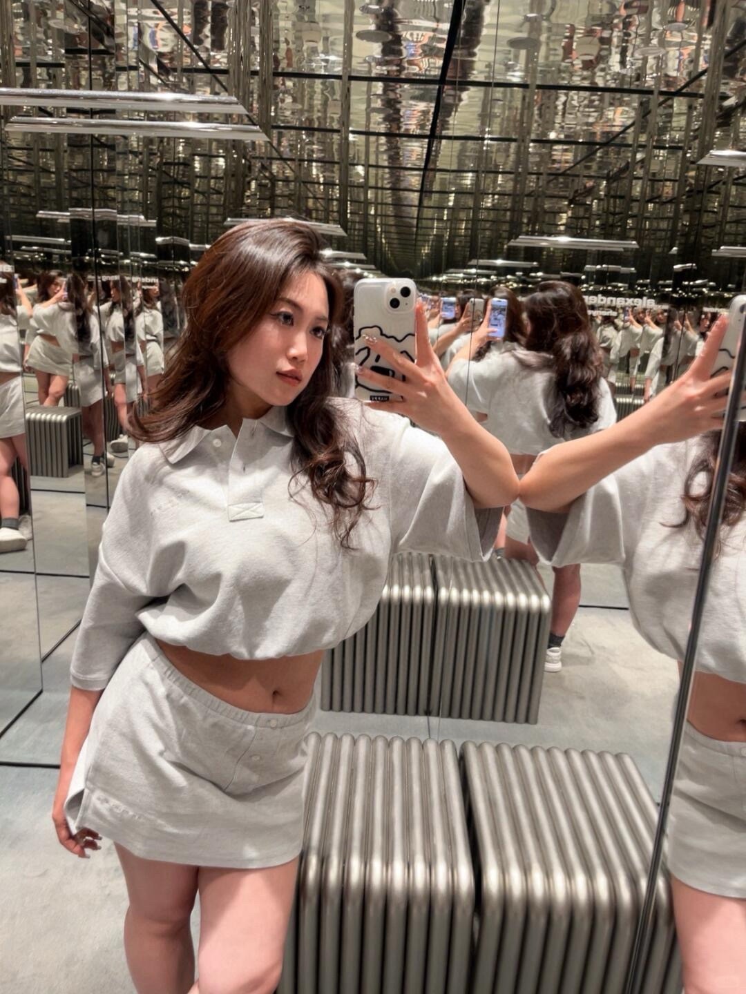 NO:449709,(Top) (Trousers and Skirts) Alexand*r wang 25Ss Spring and Summer New Style Micro-label Embroidered Bead Floor Polo Shirt + Skirts and Skirts Set. Original Development!  High-end production!  Made of soft bead flooring fabric, decorated with brand logo embroidery, drawstring elastic hem, short waist-hugging style to modify the figure, polo neckline, button opening and closing, recommended set to stock SML, skirts, alexander wang19860909（上衣）（裤裙）Alexand*r wang 25Ss春夏新款 微标刺绣珠地棉polo衫+裙裤套装.原版开发！高版出品！采用柔软珠地棉面料制作 饰有品牌标识刺绣 抽绳松紧下摆 短款收腰版型修饰身材 polo领口 纽扣开合 推荐一套入现货 SML,,skirts,alexander wang,Women's clothing