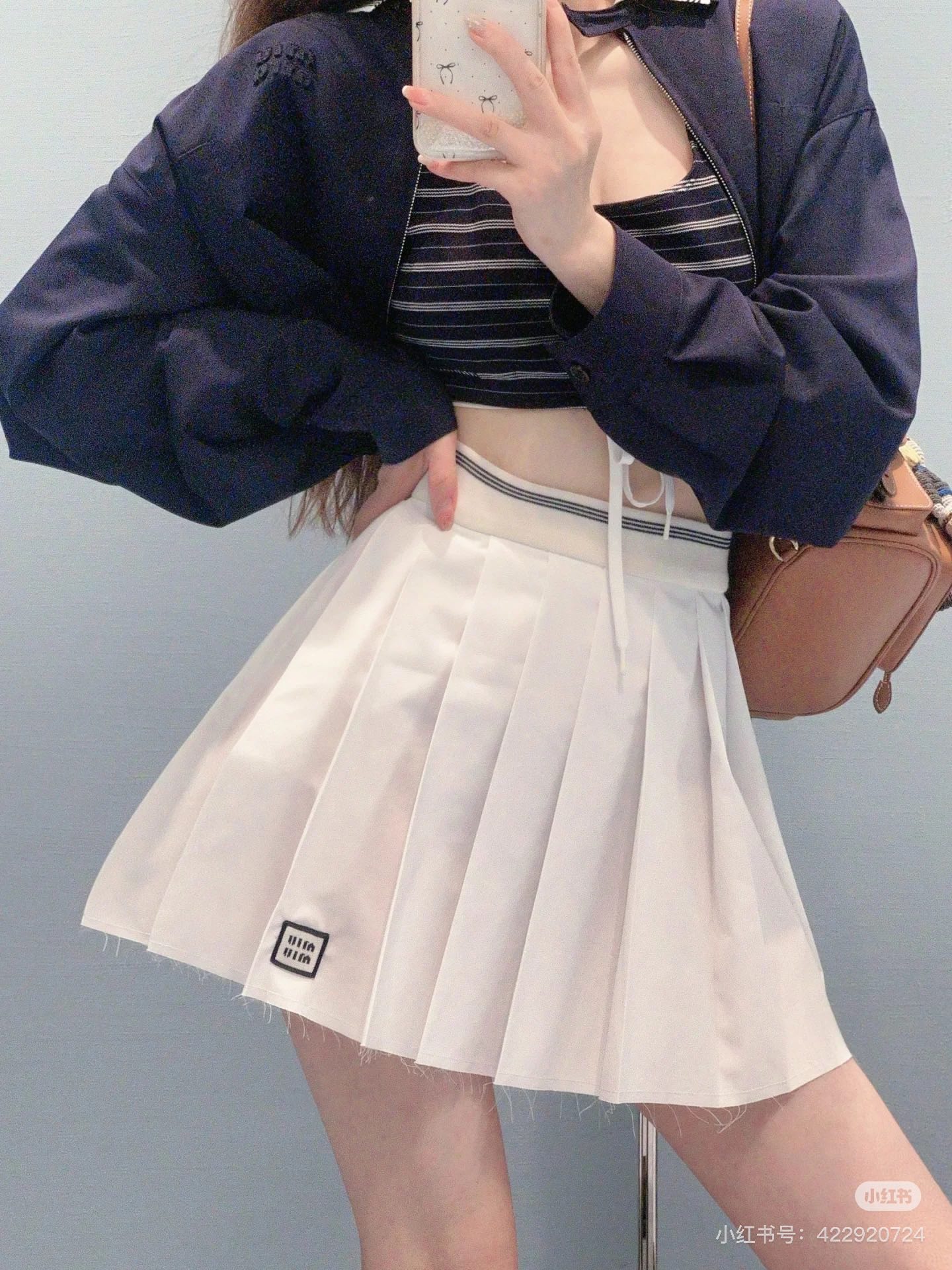 NO:455198,(Short skirt) *25new college style lapel long-sleeved shirt skirt hem is made of old beard design, small design is super nice~ recommended for personal styles. Exclusive custom imported YB cotton material, chest logo embellishment with unique brand charm, shell button decoration highlights exquisite atmosphere~small wide version three-dimensional tailoring presents three-dimensional texture 1:1 super style, the latest items in early autumn, identify exclusive high-end version SML, skirts, shirts, alexander wang19860909（短裙）*25new学院风翻领长袖衬衫半身裙下摆做旧须须设计,设计小巧思超nice～自留款推荐 独家定制进口yb棉材质,胸口徽标logo点缀自带品牌独有魅力,贝壳钮扣装饰凸显精致气息～微阔版型立体剪裁呈现立体质感1:1超赞版型,早秋最新单品 认准独家高版本 SML,,skirts,shirts,alexander wang,Women's clothing