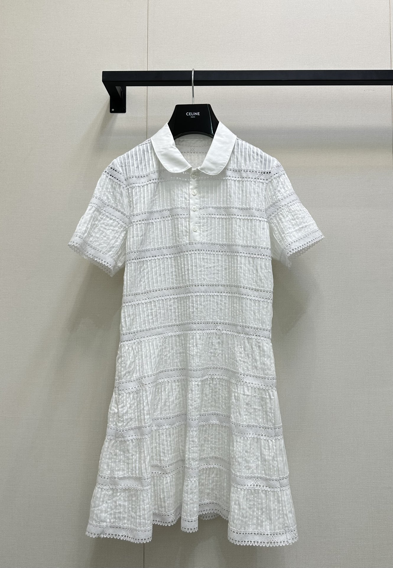 NO:451662,Celin* 25Ss Spring and Summer New Style Beach Cool Summer Lace Hollow Spliced ​​Short Sleeve Dress. Original Developed!  High-end production!  Imported pure cotton jacquard fabric is delicate and comfortable, and it is lively and elegant when walking, and the details show the texture of high-quality craftsmanship!  The pleated splicing Arc de Triomphe logo is fashionable and high-end!  The essential items of white and rich beauty, white temperament and high-end tuning, versatile and not picky about people's workmanship quality and look at details. Spot SML large-scale real-life photos, celine, skirts, T-shirt, alexander wang19860909Celin* 25Ss春夏新款 沙滩清凉夏日蕾丝镂空拼接短袖连衣裙.原版开发！高版出品！进口纯棉提花面料细腻舒适,行走间灵动飘逸,细节出彰显高定工艺质感！压褶拼接凯旋门logo时髦又高级！白富美必备单品,洁白气质高级的调调,百搭不挑人做工品质看细节.现货 SML大货实拍,,celine,skirts,T-shirt,alexander wang,Women's clothing