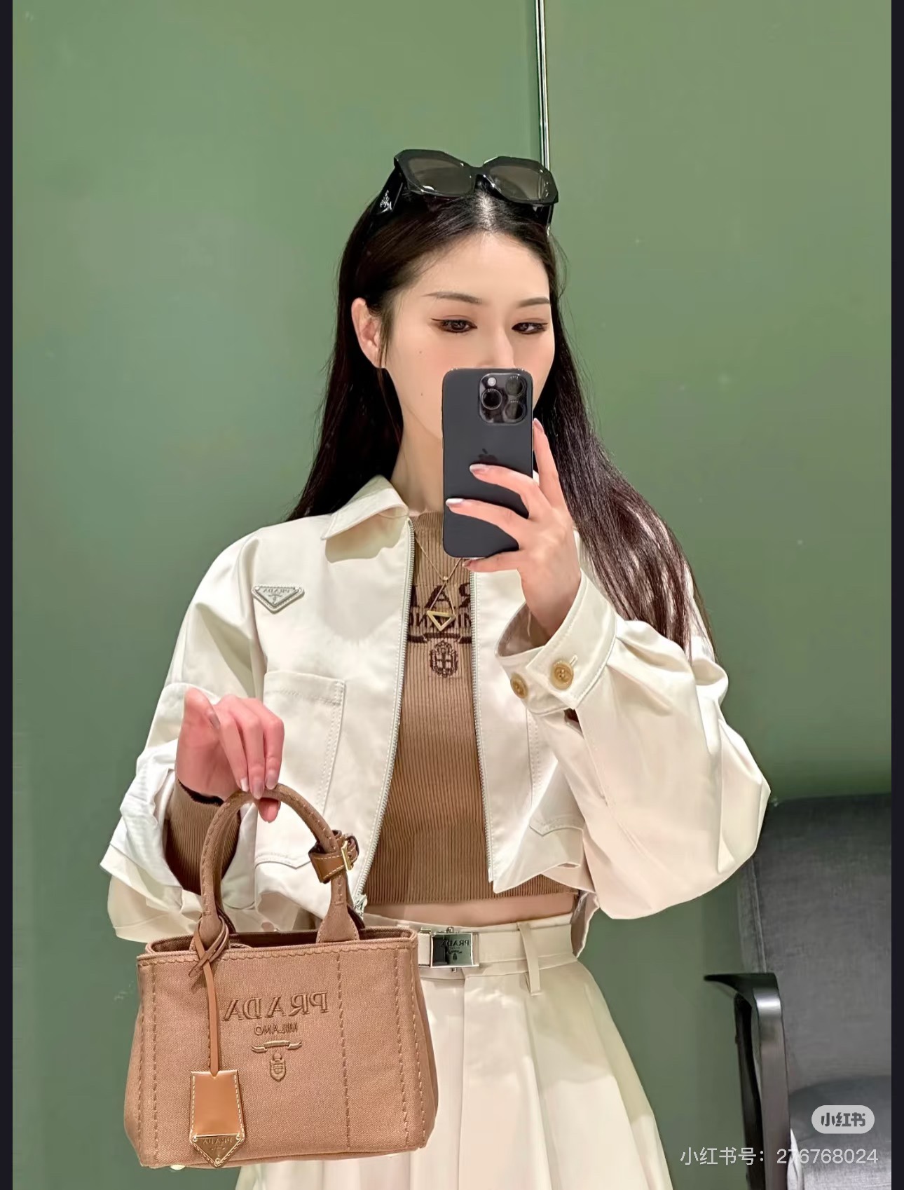 NO:452816,Prad*2025 new product denim jacket original development high-end product texture gloss crisp and stylish lapel jacket tailoring triangular metal letter logo decoration on chest highlights the brand style narrow top and wide bottom to increase handsomeness Random skirt or pants Fashionable daily commuting and vacation easy to wear to create a fashionable sense Denim material Fashion and trendy Customized surface accessories Definite version High-end version, Prada, skirts, jackets & coats, jackets & coats, alexander wang19860909Prad*2025新品 牛仔夹克外套 原版开发 高版出品 质感光泽 挺括有型 翻领夹克外套剪裁 胸前三角金属字母徽标装饰 彰显品牌格调 上窄下宽造型 增加帅气感 随意半裙或裤子 时髦 日常通勤度假都可 轻松穿搭出洋气感 牛仔材质 时尚又潮流时髦 定制面辅料 认准版本 高版本,,prada,skirts,jackets & coats,jackets & coats,alexander wang,Women's clothing