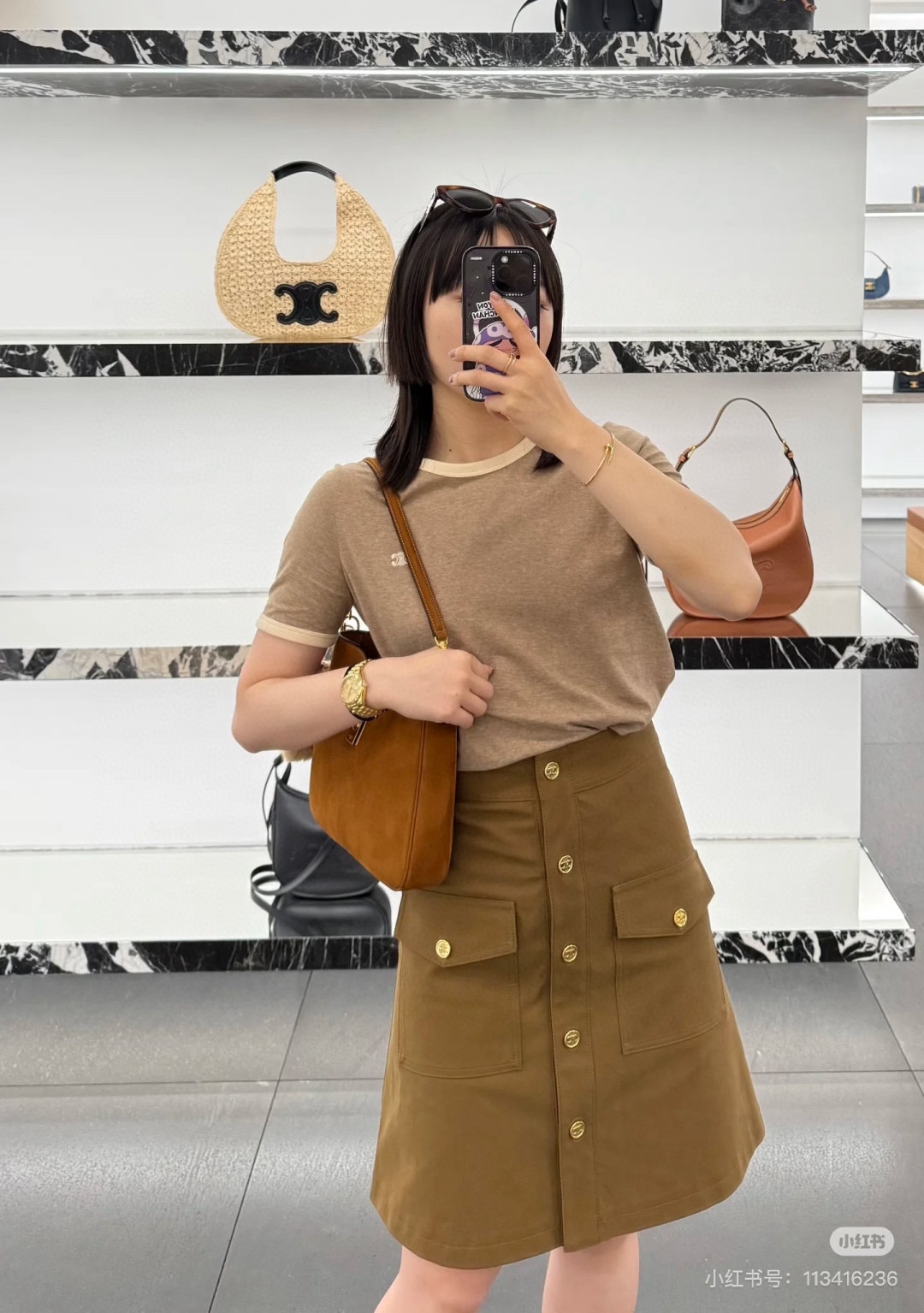 NO:452801,*25new denim denim breasted denim skirt loves old Qian style outfits!  The luxurious outfit is easy to grasp. Original development. High-end production. Original 1:1 lining jacquard technology. Double pocket design and electroplated hardware open mold custom engraving snaps. It has an excellent texture. The waist-hugging A-shaped version is top-body to modify the body proportions, making it look taller, slimmer and versatile and not picky!  1:1 Superior version, the latest items in early autumn, and the exclusive high-end version SML, skirts, alexander wang19860909*25new丹宁牛仔排扣牛仔半裙酷爱老钱风穿搭！贵气十足穿搭轻松拿捏 原版开发.高版出品 原版1:1里布做提花工艺 双口袋设计搭配电镀五金开模定制刻字按扣,质感绝绝子,收腰A字版型上身修饰身形比例,显高显瘦百搭不挑人！1:1超赞版型 早秋最新单品 认准独家高版本 SML,,skirts,alexander wang,Women's clothing