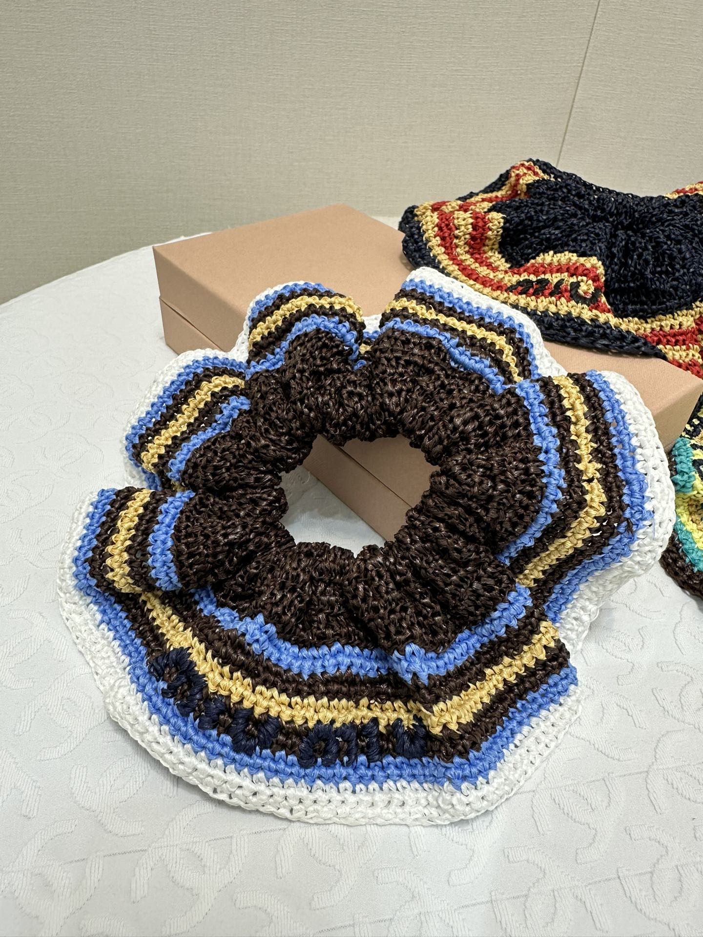 NO:453638,(With a box) 25Miu braided hand hook craft hair ring, braided color hair accessories!  3 colors big products real shots, miumiu, alexander wang19860909（配盒子）25Miu编织手勾工艺发圈,编织色彩发饰！3色大货实拍,,miumiu,alexander wang,Women's clothing