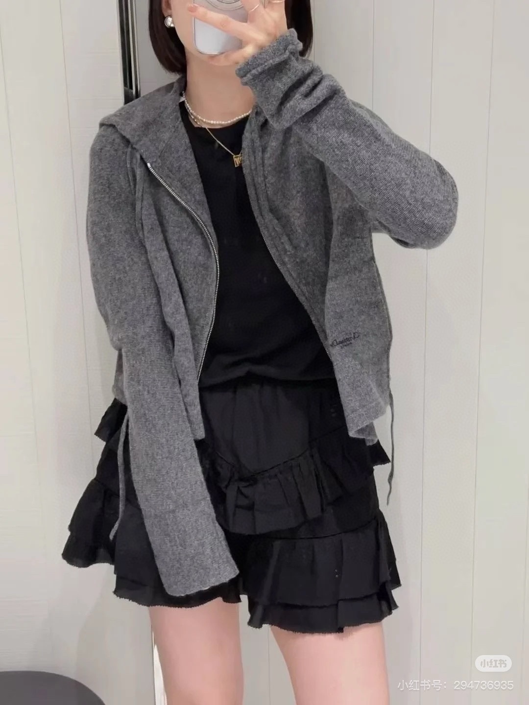 NO:453669,*25 hooded zippered wool short jacket with a super slack feel must-have item!  The slightly wide-size style can be said to be super classic. Exclusive custom imported yb wool material, waist embroidered letter logo, highlighting the brand's high-end concept. Casual outfits and high-end feel can easily achieve the upper body effect and make it look taller and thinner. 1:1 super style. The latest summer item. Recognize the exclusive high-end version SML black/gray,, jackets & coats,hats,alexander wang19860909*25连帽拉链羊毛短外套超绝松弛感搭配必备单品！微阔型版型可以说超级经典了独家定制进口yb羊毛材质,腰间刺绣字母logo,彰显品牌高端理念,休闲穿搭与高级感都能轻松兼得上身效果显高显瘦绝绝子,1:1超赞版型 夏季最新单品 认准独家高版本 SML 黑色/灰色,,jackets & coats,hats,alexander wang,Women's clothing