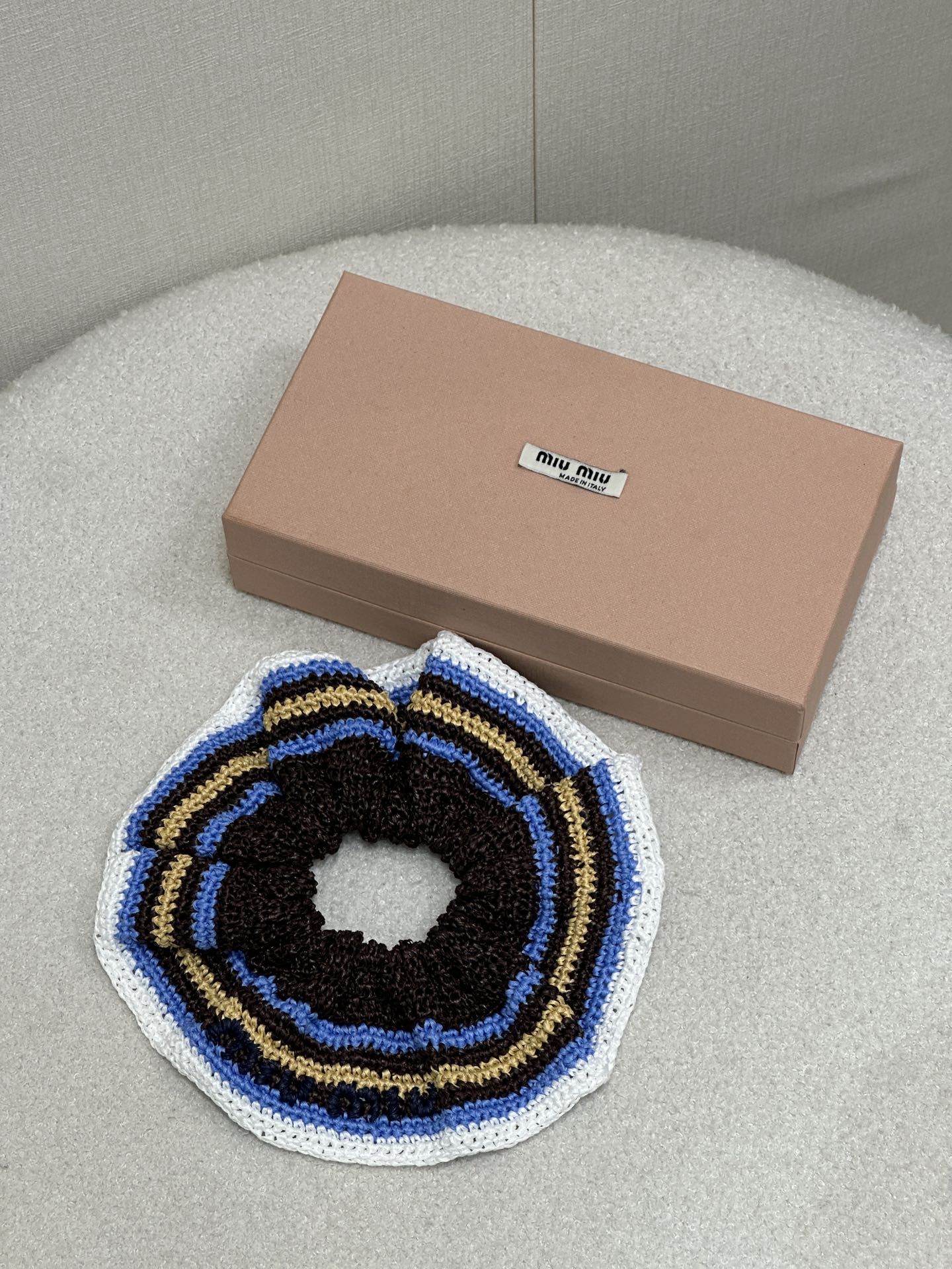 NO:454572,(With a box) 25Miu braided hand hook craft hair ring, braided color hair accessories!  3 colors big products real shots, miumiu, alexander wang19860909（配盒子）25Miu编织手勾工艺发圈,编织色彩发饰！3色大货实拍,,miumiu,alexander wang,Women's clothing