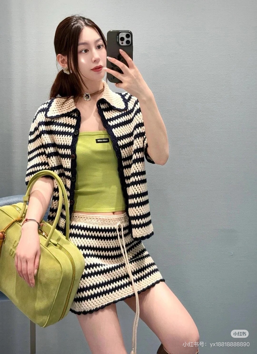 NO:456437,*25new wavy striped braided tops must-have new styles for holidays!  The flower spikes on the waist are tied with rope decoration to add a playful atmosphere!  Exclusively customized imported YB cotton material, the overall weaving design is super exquisite and atmospheric~ the classic logo letter embroidery pattern embellishment of the back waist, highlighting the brand's unique charm positioning!  The item that can both age and look slim~1:1 Superior style The latest item in summer Recognize the exclusive high-end version SML, alexander wang19860909*25new波浪间色条纹编织上衣度假出片必备新款ootd！腰前花穗绑带绳索装饰增添俏皮气息！ 独家定制进口yb棉材质,编织工艺设计整体超级精致大气～后腰经典徽标字母刺绣图案点缀,突显品牌独有的魅力定位！减龄显瘦兼得的单品～1:1超赞版型 夏季最新单品 认准独家高版本 现货 SML,,alexander wang,Women's clothing