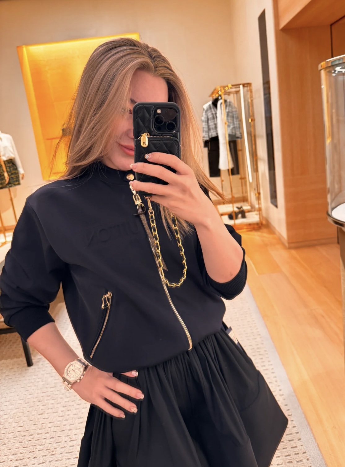 NO:456439,Louis Vuitto*2025 new stand-up collar air cotton jacket original development High-end production Breathable and comfortable Metal accessories are original 1:1 open mold custom micro-elastic gloss Contour jacket style Regular style cut easily outline neat lines Easy to adjust the zipper adjustment easy to put on and take off The buckle is decorated with the letters and leather marks of four-leaf clover elements Combined with the three-dimensional concave and convex letters on the chest Full details highlight the brand tone Meet various needs of daily dates Presenting a casual and free dressing style Make the outfit fashionable and fashionable Customized surface accessories Definition identification version SML 2 colors,,louis vuitton, jackets & coats, jackets & coats, alexander wang19860909Louis Vuitto*2025新品立领空气棉夹克外套原版开发 高版出品 透气舒适 金属配饰都是原版1:1开模定制微弹光泽 廓形夹克外套版型 常规版型裁剪轻松勾勒利落线条 拉链调节穿脱方便 链扣以四叶草元素字母皮标装饰 配合胸前立体凹凸字母 细节处理满分 彰显品牌调性 满足日常约会多种需求 呈现随性自由的穿搭风格 让穿搭时髦洋气 定制面辅料 认准版本 SML 2色,,louis vuitton,jackets & coats,jackets & coats,alexander wang,Women's clothing