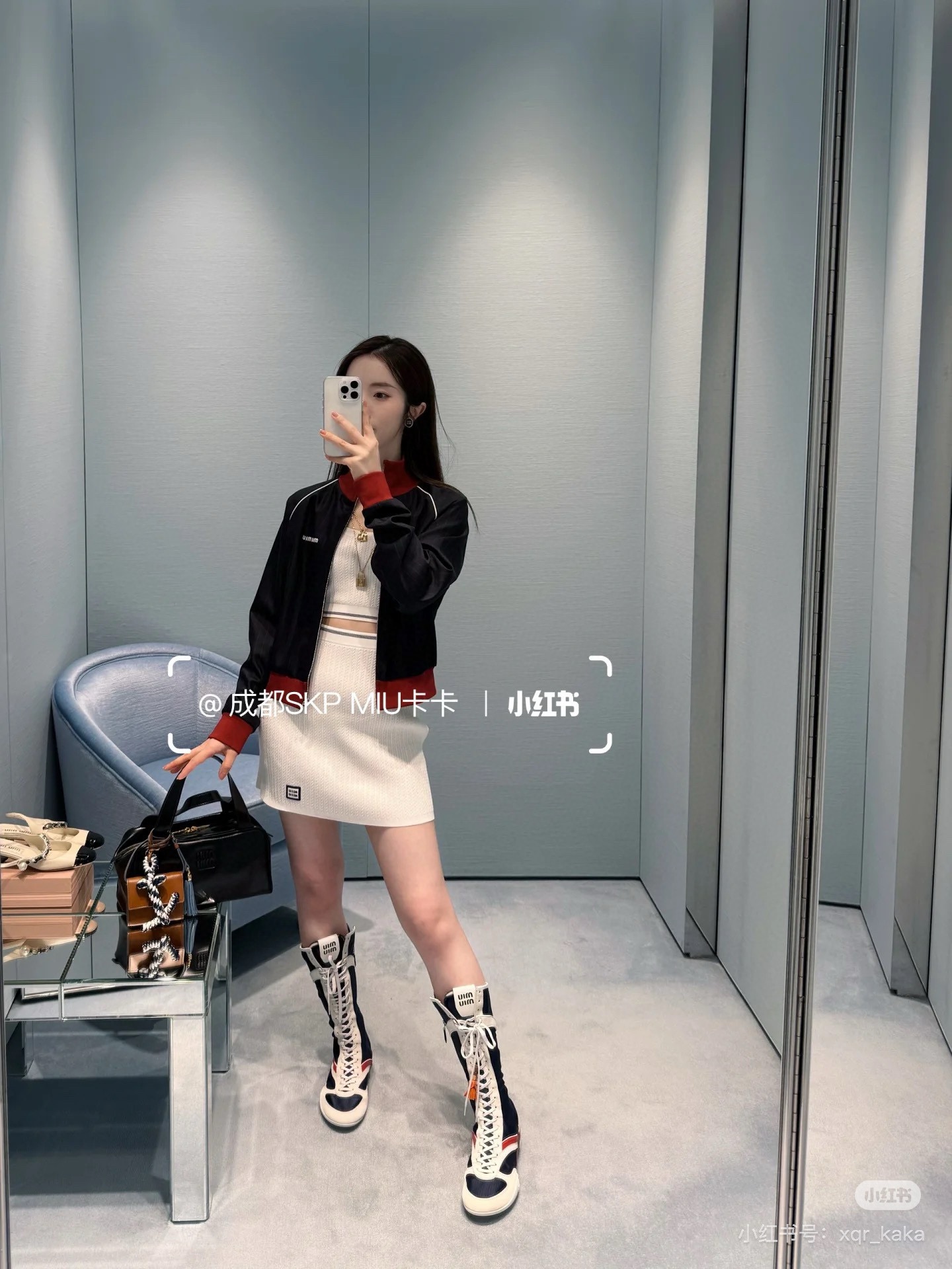 NO:460179,Miu25 series new model, neckline trellis logo letters, knitted skirt, white and rich beauty, a magical tool for all-purpose and versatile slim fit, super slim, imported yarn texture is super comfortable, retro temperament is fashionable and high-end!  The upper body looks huge and slim!  Customized yarn material, elegant and high-end girl, spot 36/38/40,,miumiu,skirts,alexander wang19860909Miu25系列新款 领口蕾徽标字母 针织半裙 白富美必入神器 万能百搭修身版型超显瘦 进口纱线质感超舒适 复古气质时髦又高级！版型上身巨显瘦！定制纱线材质 名媛少女优雅又高级 现货36/38/40,,miumiu,skirts,alexander wang,Women's clothing