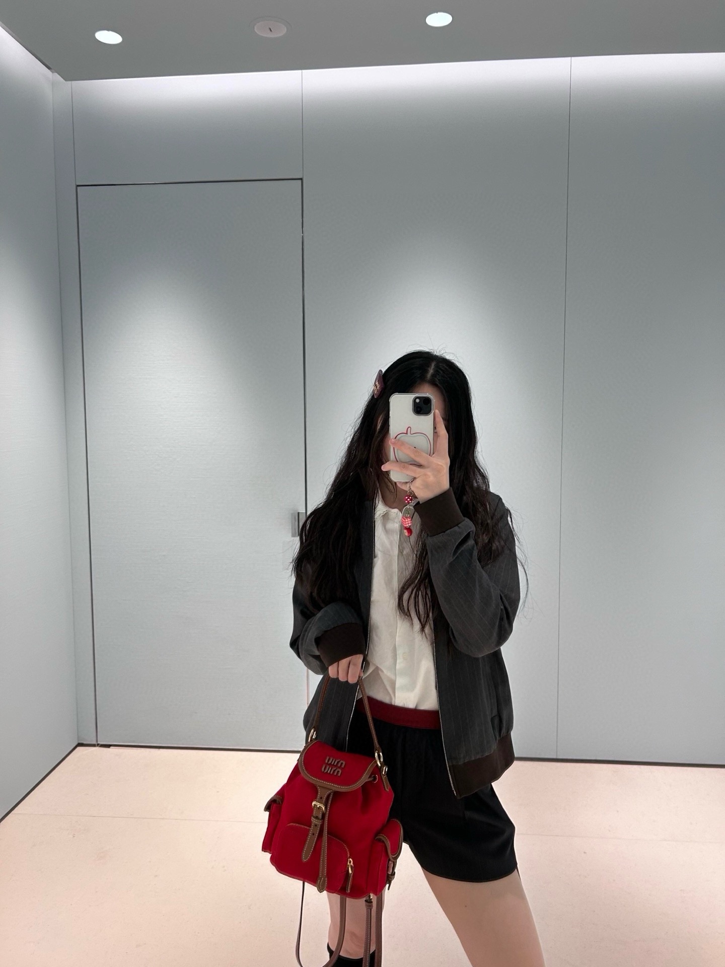 NO:460211,Miumi* 25Fw early autumn new style intellectual molecular college style shoulder-fall jacket | Exclusive yb development!  High-end production!  The contrasting rib collar splicing design is sweet and cool, and it has a age-reducing outfit. The high-end gray stripes are handsome and fashionable and loose style is not picky about others. The upper body looks huge and slim!  Customized wool woolen fabric with excellent texture!  The quality of workmanship depends on the details!  S M L,,miumiu,jackets & coats,jackets & coats,alexander wang19860909Miumi* 25Fw早秋新款 知性分子学院风落肩夹克外套丨独家yb开发！高版出品！撞色罗纹领拼接设计甜酷兼备减龄穿搭.高级灰条纹帅气又时髦宽松版型不挑人上身巨显瘦！定制色织精纺羊毛面料质感超赞！做工品质看细节！码数S M L,,miumiu,jackets & coats,jackets & coats,alexander wang,Women's clothing