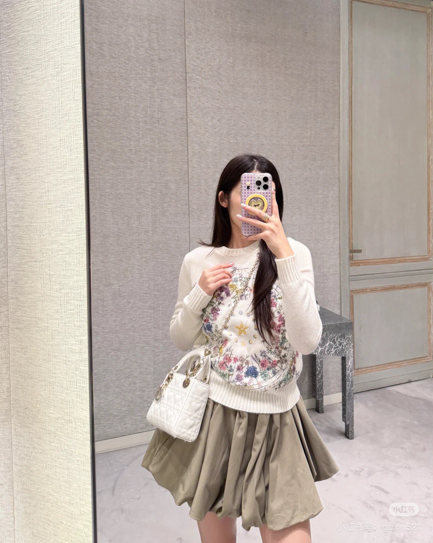 NO:460225,Dior's new autumn and winter products limited series, beautiful flower lucky star pattern embroidered cashmere sweater!  The quality of imported cashmere yarn is excellent!  Swiss machine full-frame heavy industry multi-color positioning embroidery craft flower series is super beautiful. White, rich and beautiful must be included!  Luxury high-end items, classic versatile style, elegant and age-reducing girlish style. They look good with gauze skirts and jeans. Spot SML, dior, skirts, jeans, sweaters, alexander wang19860909Dior 秋冬新品限定系列,绝美花幸运星星图案刺绣羊绒毛衣！进口羊绒纱线质量超赞！ 瑞士机满幅重工多色定位刺绣工艺花系列超美.白富美必入！奢华高级单品,经典百搭版型气质优雅减龄少女风.搭配纱裙牛仔裤都好看.现货SML,,dior,skirts,jeans,sweaters,alexander wang,Women's clothing