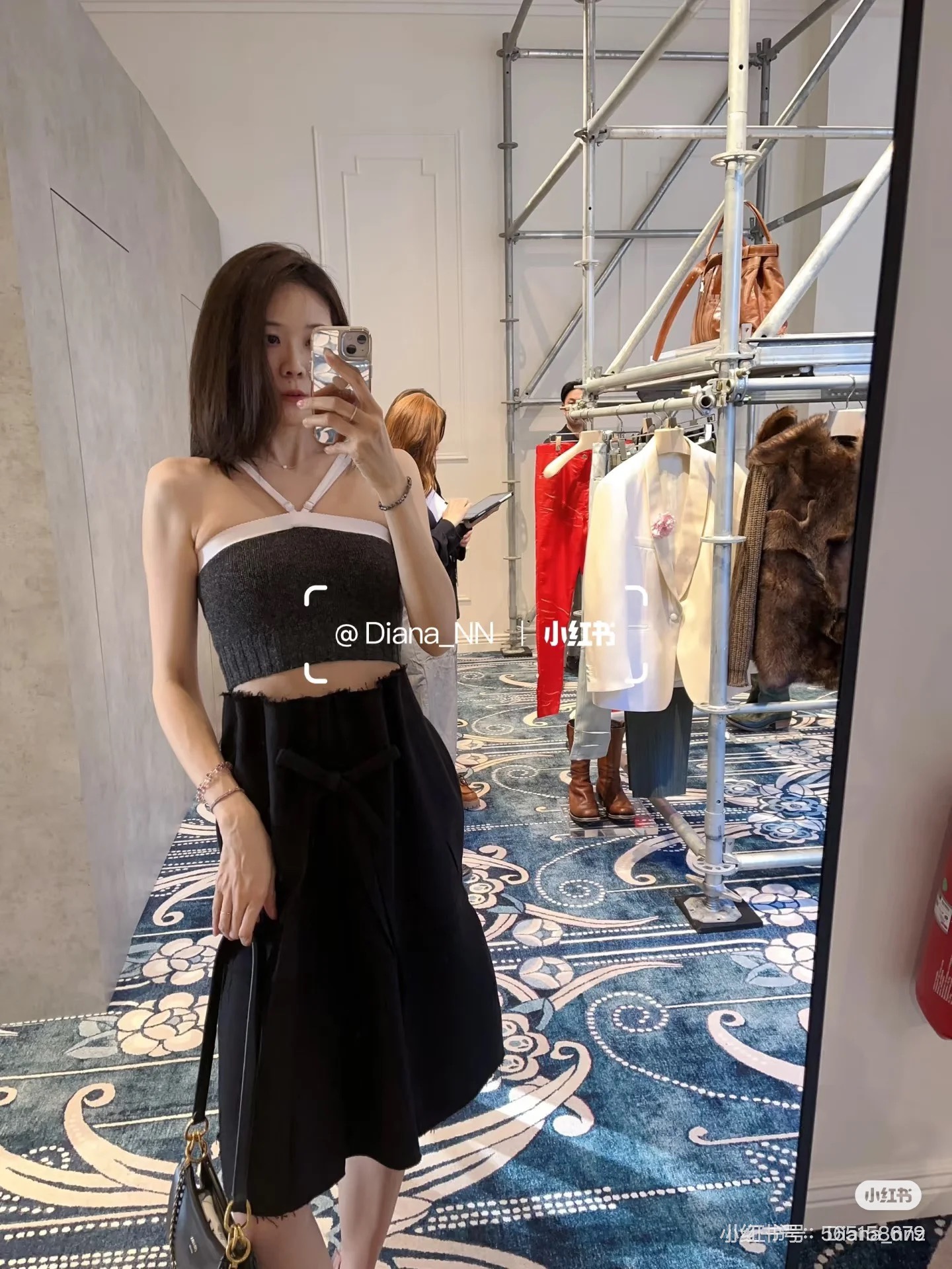 NO:470679,Pra*25 webbing fixed dyeing craft vest. New high-end contrast knitted suspender vest, a versatile and undeniable style!  You can match it at will without any mistakes~ Exclusively customized imported cashmere material, imported woven plate material, the upper body is not thorny and soft and skin-friendly~ The texture details can be easily matched online and can easily control different ootds!  1:1 Superior version, the latest items in early autumn, please recognize the exclusive high version, spot SML, prada, alexander wang19860909Pra*25织带定染工艺背心.新款高定版本撞色针织吊带背心,百搭不挑人的版型！随意搭配不出错～ 独家定制进口山羊绒材质,进口机织对版材质,上身不扎手感软糯亲肤～质感细节在线拿捏随意搭配都能轻松驾驭不同的ootd！1:1超赞版型 早秋最新单品 认准独家高版本 现货 SML,,prada,alexander wang,Women's clothing