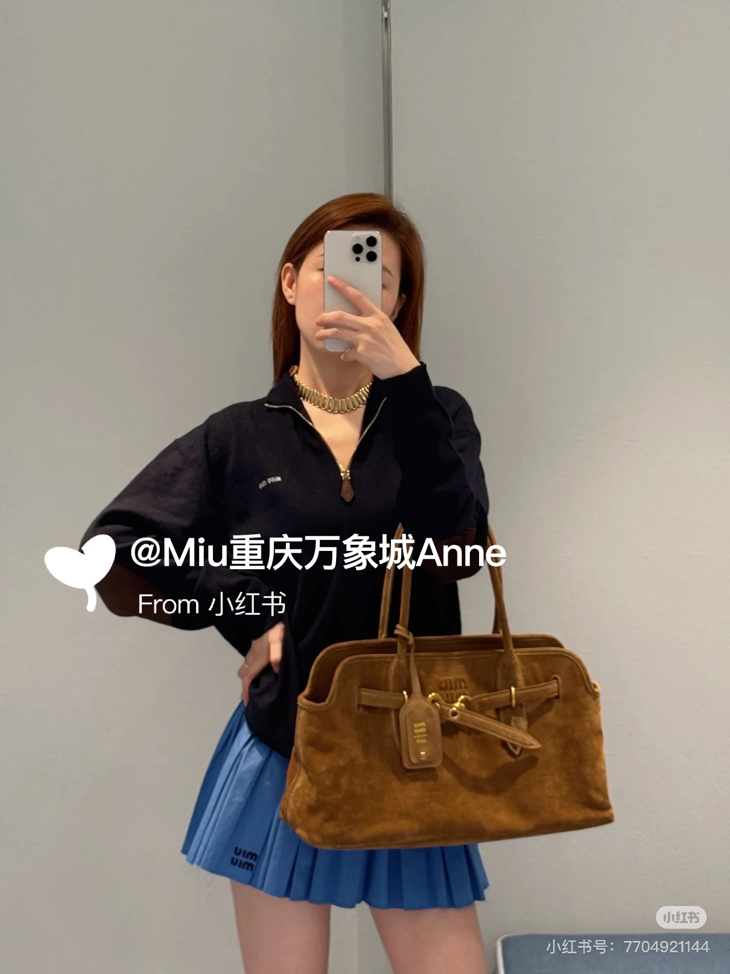 NO:473875,Miumiu25 autumn and winter new style, semi-zipper logo letter lapel Polo long-sleeved classic lapel long-sleeved style, with leather contrasting colors on the elbows, eye-catching and easy to wear, and a single-wear layering is super perfect match!  Exclusively customized imported yb cashmere material, embroidered with classic logo letters on the chest, highlighting the brand's unique charm positioning, loose and wide version, and the upper body is decorated with excellent body line proportions!  1:1 Superior style, the latest items in early autumn. Recognize the exclusive high-end version SML, miumiu, alexander wang19860909miumiu25秋冬新款 半拉链徽标字母翻领Polo长袖经典翻领长袖版型,手肘位置做贴皮撞色搭配,吸睛穿搭轻松get,单穿叠搭超绝搭配！ 独家定制进口yb山羊绒材质,胸前经典徽标字母刺绣图案点缀,彰显品牌独有的魅力定位,宽松阔版版型,上身修饰身线比例极佳！1:1超赞版型,早秋最新单品 认准独家高版本 SML,,miumiu,alexander wang,Women's clothing