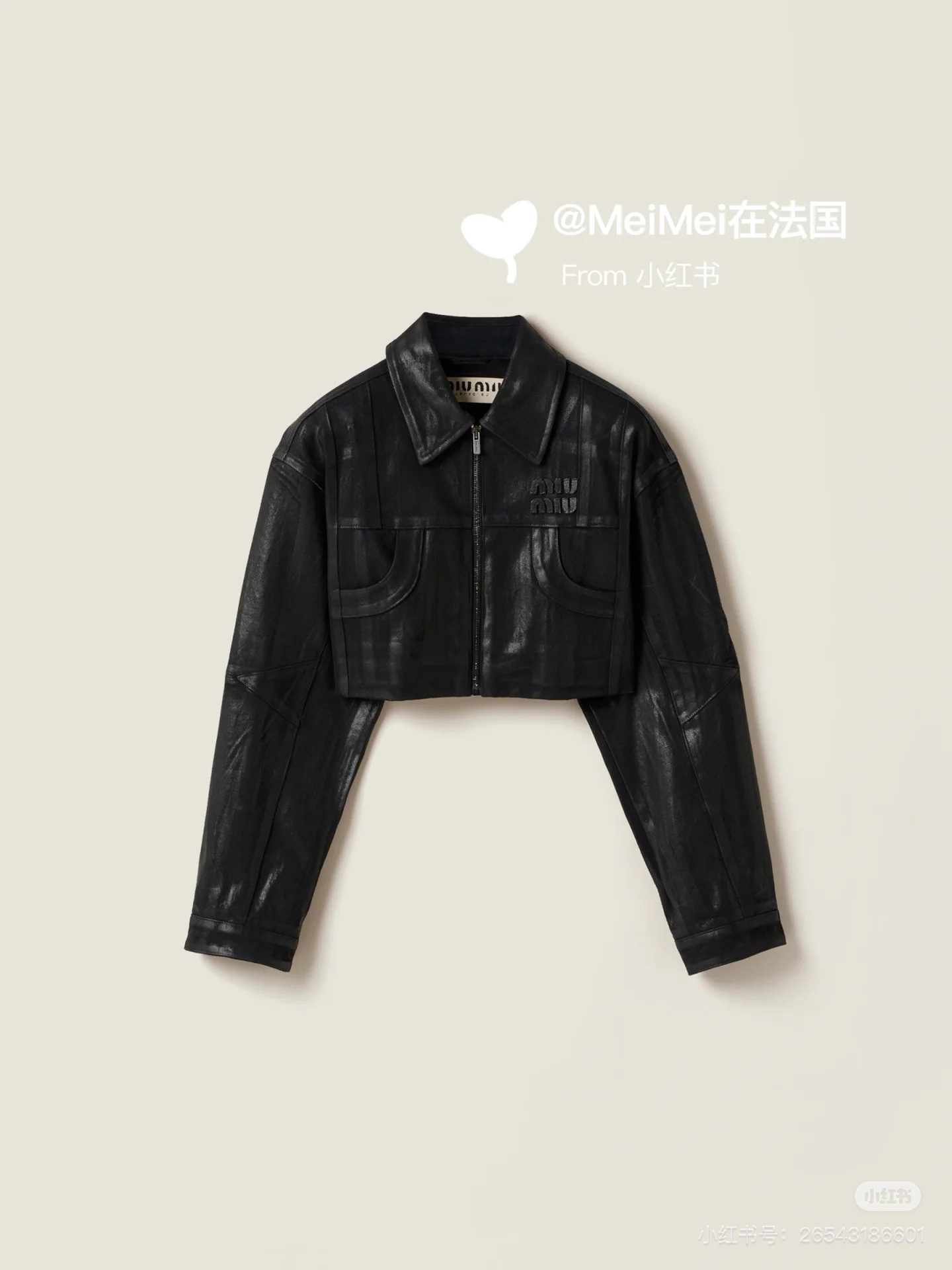 NO:476924,(Coat) Original development of special glue pressing process, high-end products, controlled by MiuMiu's new style! Fashion DNA is beating wildly. Miu Miu brings a beautiful new style. Every one can easily snipe at the heart! The black jacket is so beautiful that it is foul! The jacket is casual and versatile. The zipper is the coolest on the street; the lapel short jacket has a retro and modern feeling, and it is casually matched with short skirts and trousers. It is a style that can balance elegance and leisure just right. It is suitable for daily commuting or dates. It can create a clean and high-end atmosphere. A must-have for sweet girls, and a girlish feeling is full of Miu Miu. This new style is really loved by fashion artists. Don't hesitate, hurry up! SML,, miumiu, skirts, jackets & coats, jackets &  coats,alexander wang19860909（外套）特种压胶工艺原版开发 高版出品 被MiuMiu新款拿捏!时尚DNA疯狂跳动 Miu Miu 又带着绝美新款杀来啦每一件都能轻松狙击的心巴! 黑色系外套直接美到犯规!夹克休闲又百搭,拉上拉链就是街头最酷的崽;翻领短夹克自带复古摩登感,随意搭配短裙,长裤 走路都带风 把优雅和休闲平衡得恰到好处,日常通勤或者约会穿都很合适 都能营造出干净又高级的氛围感,甜妹必备,少女感爆棚Miu Miu 这次的新款真的是狠狠爱了,时尚精们别犹豫,快冲鸭!SML,,miumiu,skirts,jackets & coats,jackets & coats,alexander wang,Women's clothing