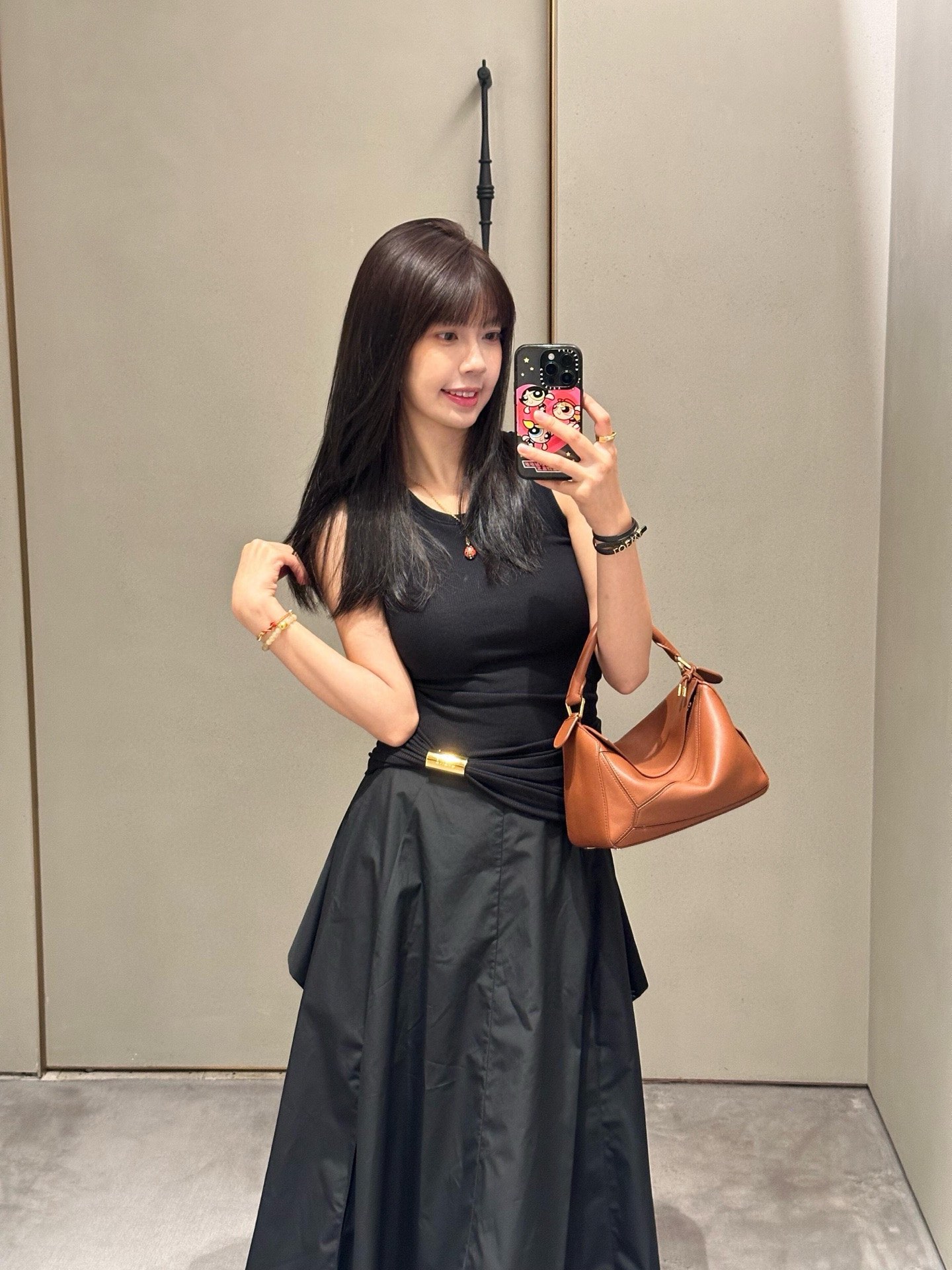 NO:476888,Loew* 25Fw early autumn new model, metal decorative slim fit sleeveless threaded vest丨Original development!  High-end production!  The pleated waist-hugging design is too slim, simple, casual and design-like, classic high-elastic slim fit style, waist pleat decorative yb mold-open custom metal buckle, pinch a slim waist without any restraint, covers the flesh and makes it look slim and modifys the slim body proportions, casual and invincible refreshing, comfortable and fashionable!  S/M/L, loewe, alexander wang19860909Loew* 25Fw早秋新款 金属装饰修身款无袖螺纹背心丨原版开发！高版出品！褶皱收腰设计太显瘦了,简单随性又有设计感,经典高弹修身版型,腰身捏褶装饰yb开模定制金属扣,掐出一道纤纤小腰又不会有束缚的感觉,遮肉显瘦修饰苗条身材比例,休闲、出街无敌清爽舒适又时髦！现货发售S/M/L,,loewe,alexander wang,Women's clothing