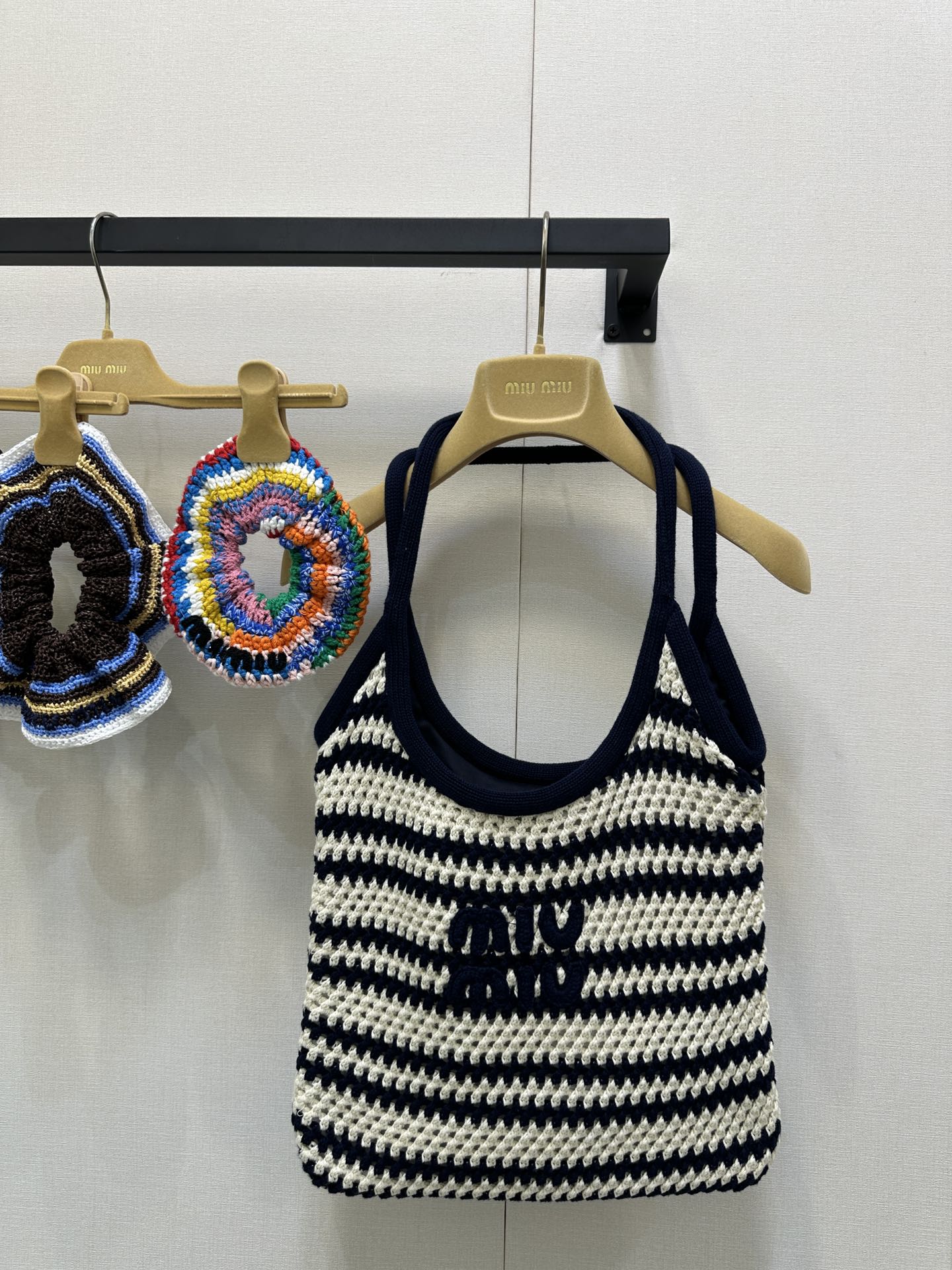 NO:481213,Miumiu25 new double-sided shoulder bag, hook-stitch striped bag, a relatively lightweight bag, double-sided quilt, one bag, two styles, a super fashionable and energetic bag, with a very good capacity, original development, high-end product, with hooks on the back, you can match your own accessories) Super beautiful and solid bag. It is highly recommended to buy large-scale real-life photos, miumiu, shoulder bags, alexander wang19860909miumiu25新款双面单肩包,勾针条纹包,比较轻便的一款包,双面可用被,一个包包两种风格,超有时尚活力的一款包包,容量也是相当不错,原版开发 高版出品 反面有挂钩可以自己搭配配饰) 超级好看又实背的包.强烈推荐入大货实拍,,miumiu,shoulder bags,alexander wang,Women's clothing