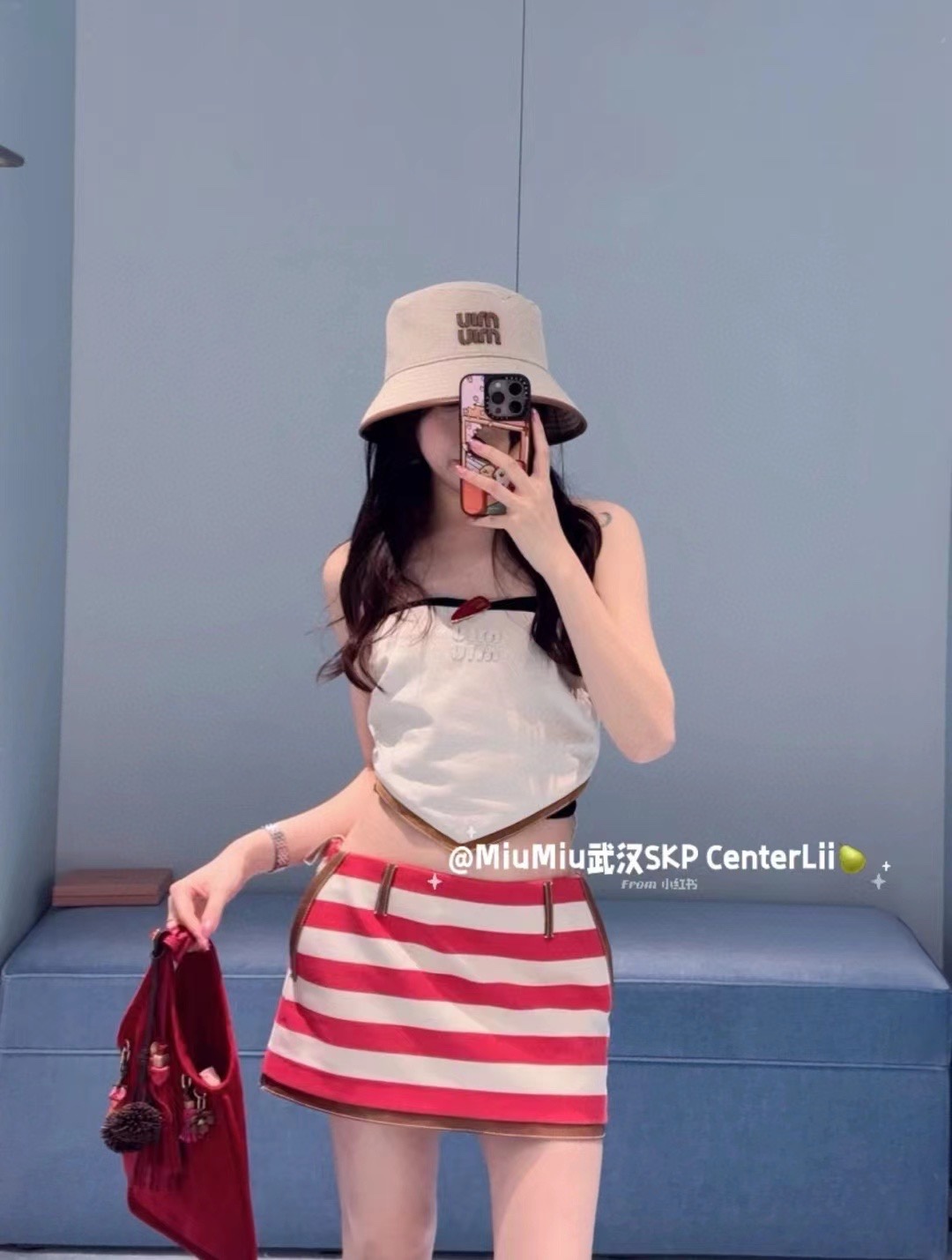 NO:499632,*25 new style, striped hot girl short skirt with leather color, millennial retro ootd can also be easily controlled!  The upper body is elongated with the low-waisted short skirt, and the sweet and cool feeling is controlled by Miu. Exclusive custom imported yb cotton material, with sheepskin cowhide leather splicing design with letters and logos. The three-dimensional tailoring of the upper body is not loose and shows the playful and sweet style. The college has both age-reducing and sweet and cool girls!  1:1 Superior style, the latest items in early autumn, and the exclusive high-end version is recognized in stock SML, miumiu, skirts, cowhide, sheepskin, alexander wang19860909*25新款 拼皮间色条纹辣妹短裙千禧复古ootd也能轻松驾驭！低腰短裙版型上身拉长比例,甜酷感被Miu拿捏住啦 独家定制进口yb棉材质,收边跟字母徽标做羊皮牛皮革拼接设计,立体剪裁上身不松垮尽显俏皮甜美风,学院减龄与甜酷辣妹轻松兼得！1:1超赞版型,早秋最新单品,认准独家高版本 现货 SML,,miumiu,skirts,cowhide,sheepskin,alexander wang,Women's clothing