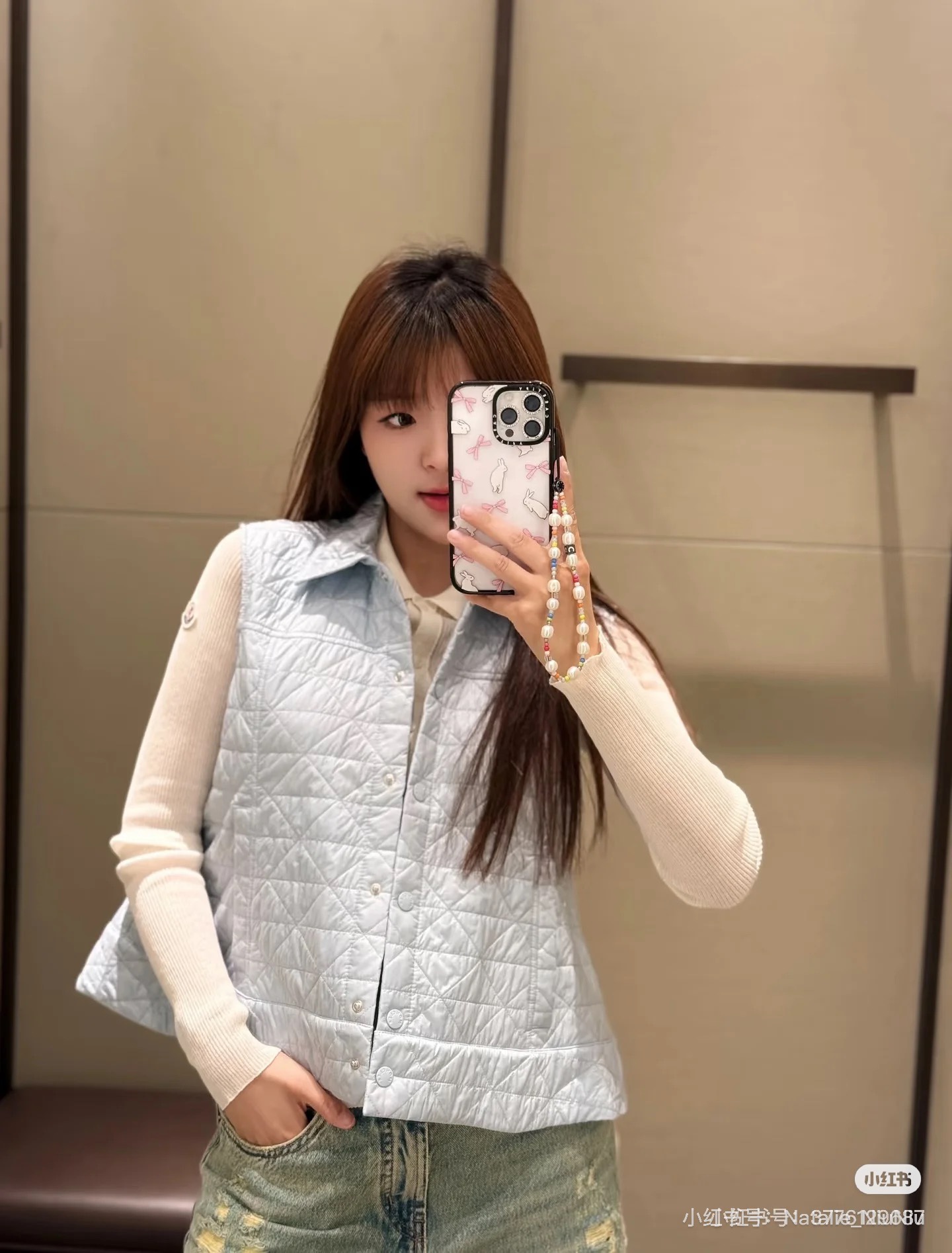 NO:499659,Moncle*2025 new A-swing rattan plaid cotton vest Customized YB windproof and waterproof nylon material Down cotton filling inner lining The whole piece is lightweight and warm Thin vest is fashionable and not bloated Lapel front snap button design to protect against the cold and windproof rattan plaid texture The waist side hem is decorated with the iconic brand seal, details show the brand concept The hem presents the A-shaped exterior expansion pattern to increase the fashion index of outfits The first choice for layering in autumn and winter Customized surface accessories 3 colors 1.2.3,, down jacket,alexander wang19860909Moncle*2025新品A摆藤格纹棉服马甲 定制YB防风防水尼龙材质 羽绒棉填充内里 整件轻型保暖 薄款马甲 时髦不显臃肿 翻领前襟按扣设计御寒防风 藤格纹纹理 腰侧下摆标志性品牌章作装饰 细节彰显品牌理念 衣摆呈现A字外扩造型 增加穿搭时髦指数 秋冬叠穿首选 定制面辅料 3色 1.2.3,,down jacket,alexander wang,Women's clothing