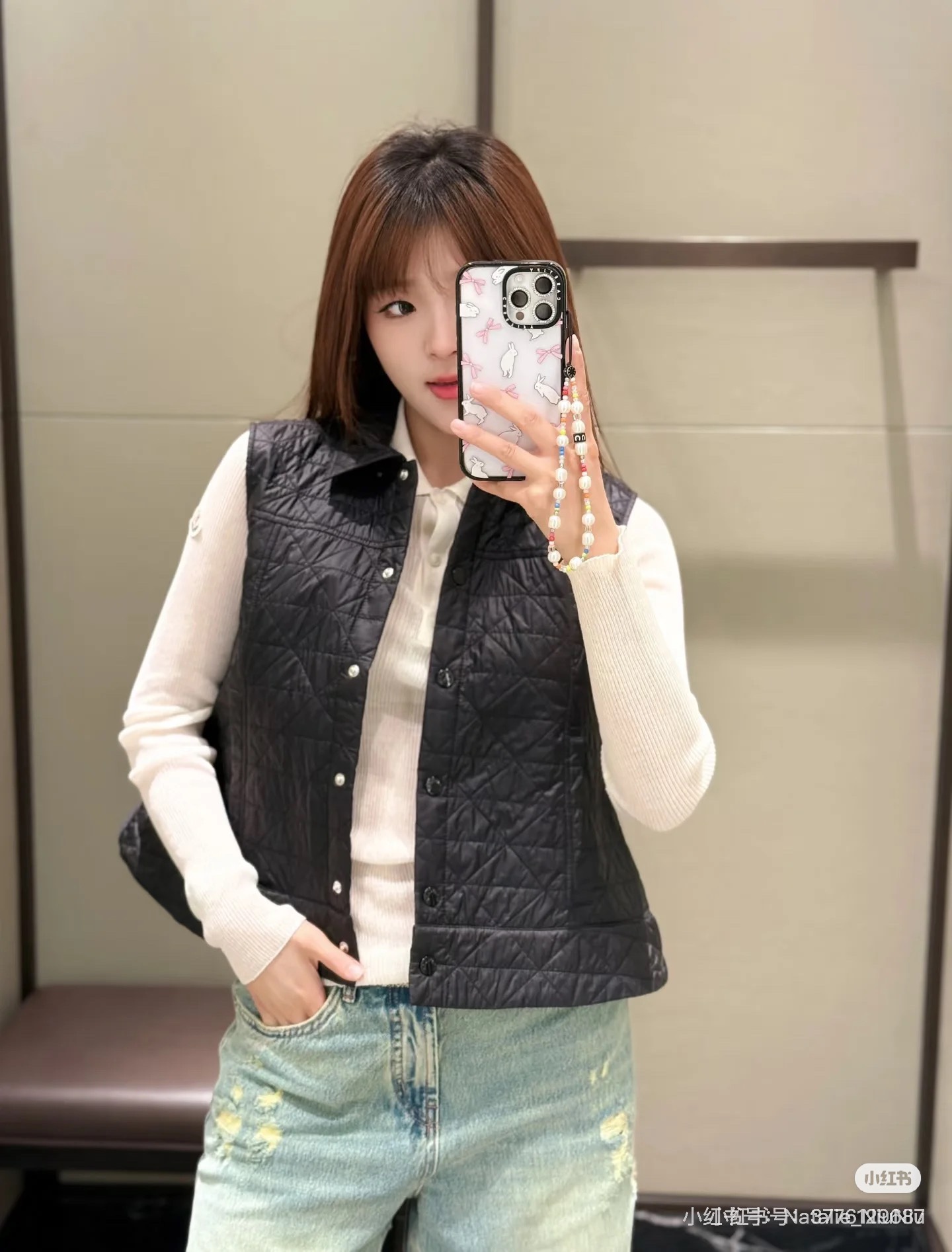 NO:499633,Moncle*2025 new A-swing rattan plaid cotton vest Customized YB windproof and waterproof nylon material Down cotton filling inner lining The whole piece is lightweight and warm Thin vest is fashionable and not bloated Lapel front snap button design to protect against the cold and windproof rattan plaid texture The waist side hem is decorated with the iconic brand seal, details show the brand concept The hem presents the A-shaped exterior expansion pattern to increase the fashion index of outfits The first choice for layering in autumn and winter Customized surface accessories 3 colors 1.2.3,, down jacket,alexander wang19860909Moncle*2025新品A摆藤格纹棉服马甲 定制YB防风防水尼龙材质 羽绒棉填充内里 整件轻型保暖 薄款马甲 时髦不显臃肿 翻领前襟按扣设计御寒防风 藤格纹纹理 腰侧下摆标志性品牌章作装饰 细节彰显品牌理念 衣摆呈现A字外扩造型 增加穿搭时髦指数 秋冬叠穿首选 定制面辅料 3色 1.2.3,,down jacket,alexander wang,Women's clothing