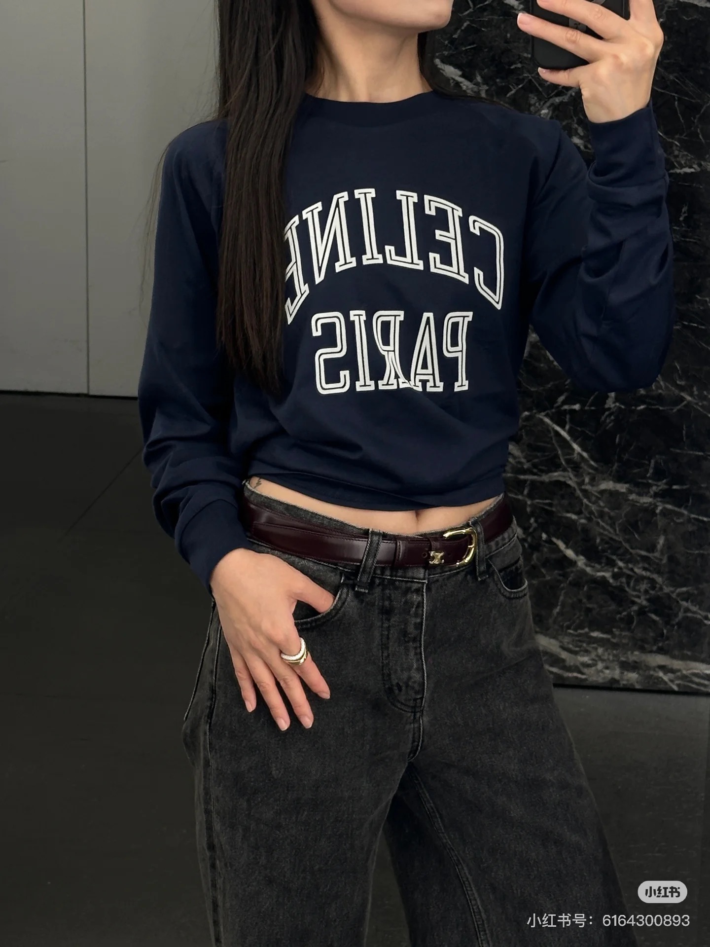 NO:535419,Celin* 25Fw early autumn new style letter flocking long-sleeved T-shirt original development high-end production!  It outlines the slack feeling with minimalist silhouettes. The classic letters adopt three-dimensional imprinting process, which presents a layered visual effect on pure cotton fabrics with navy blue or soft powder. It is simple but has high luxury recognition. Spot SML, celine,tees, t-shirt, alexander wang19860909Celin* 25Fw早秋新款 字母植绒长袖T恤 原版开发 高版出品！它以极简廓形勾勒松弛感,经典的字母采用立体压印工艺,在藏蓝或柔粉的纯棉面料上呈现出富有层次的视觉效果,简约却自带高奢辨识度.现货SML,,celine,tees，t-shirt,alexander wang,Women's clothing