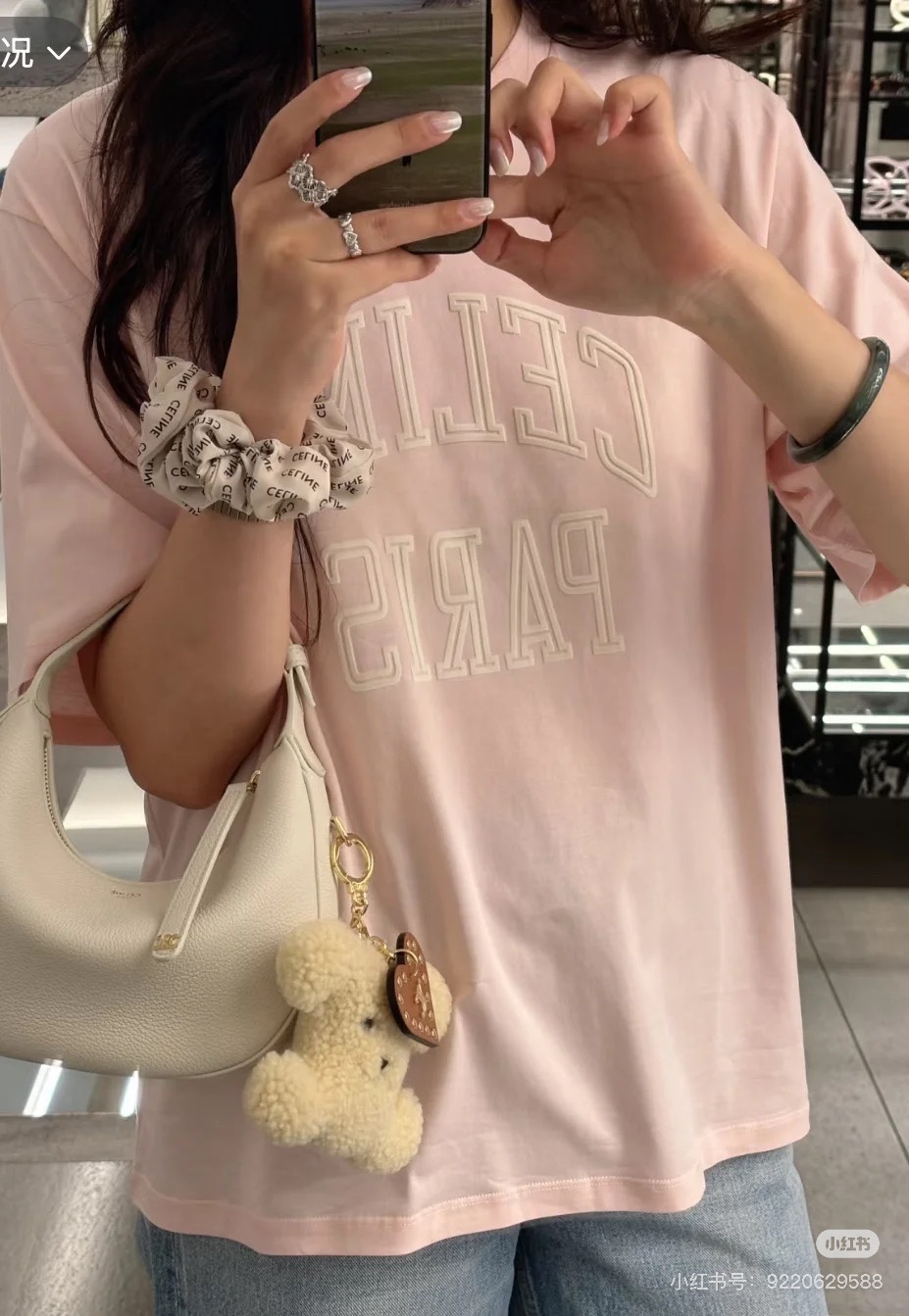 NO:535438,Celin* 25FW autumn and winter new style letter printed round neck short-sleeved T-shirt original development!  High-end production!  High-quality cotton fabric is made of skin-friendly and breathable and has a crisp texture. It is comfortable and casual to wear alone, and the layering is full of layers. The classic letter printing on the chest is presented in retro reverse design. The contrasting color combination of navy blue and gray, light pink and white not only retains the high-end and simple tone of Celine, but also injects the vitality of American retro, allowing you to easily have recognition in the crowd. Spot SML, celine, T-shirt, tees, t-shirt, alexander wang19860909Celin* 25FW秋冬新款 字母印花圆领短袖T恤 原版开发！高版出品！采用高品质棉感面料,亲肤透气且质感挺括,单穿舒适随性,叠穿更是层次满分.胸前经典字母印花以复古倒序设计呈现,藏青与灰色、浅粉与白色的撞色组合,既保留了Celine的高级简约调性,又注入了美式复古的活力感,让你在人群中轻松拥有辨识度.现货 SML,,celine,T-shirt,tees，t-shirt,alexander wang,Women's clothing