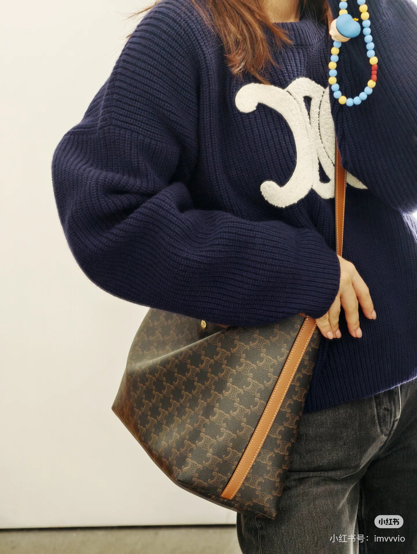 NO:550240,Celin*25Fw new early autumn Arc de Triomphe logo sweater丨original development!  High quality production!  The three-dimensional towel embroidery of the Arc de Triomphe is heavy in weight and the texture of imported wool yarn is incomparable. Come to those who know the stuff!  The classic version has a lazy retro temperament, a preppy style for younger girls, and the upper body is versatile, handsome and fashionable!  A must-have high-end item for Bai Fumei!  The pattern doesn’t make your upper body look slimmer!  It is highly recommended to keep money for yourself, look for my version, size S M L, celine, alexander wang19860909Celin*25Fw早秋新款 凯旋门logo羊毛衫丨原版开发！高版出品！立体毛巾刺绣凯旋门重磅克重 进口羊毛纱线质感无敌赞,懂货的来！经典版型慵懒风复古气质,减龄少女学院风,上身百搭帅气又时髦！白富美必备高级单品！版型不挑人上身巨显瘦！强烈推荐自留款,认准我家版本 码数S M L,,celine,alexander wang,Women's clothing