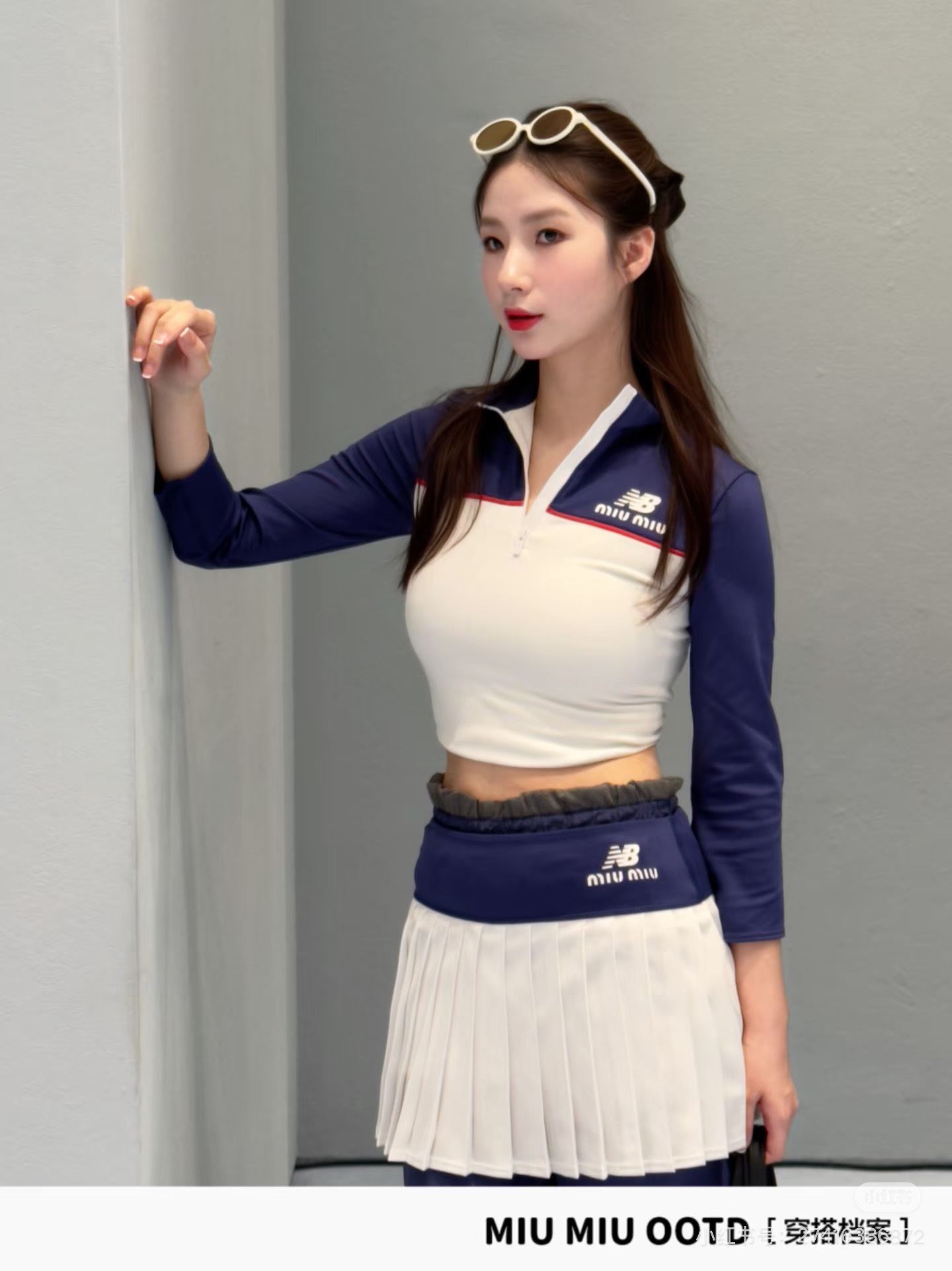 NO:561324,(Long-sleeved) MiuMiu x New Balanc joint tennis series uniforms, originally developed and produced in high version | The main colors are green and white embellishments, simple and energetic. High-performance sports fabrics, breathable and comfortable, suitable for high-intensity tennis. 'miu miu' logo + NB Logo on the chest, full of co-branded identity. The series contains multiple sets of designs, and Gauff has already worn it in Cincinnati and other events. It is both functional and fashionable. It is a must-have for tennis lovers!  The daily outfits are also super popular~ Check out my version, it’s ready for sale SML,,miumiu,alexander wang19860909（长袖）MiuMiu x New Balanc 联名网球系列球服 原版开发 高版本出品| 主色调为绿色白色点缀 简约又有活力计.高性能运动面料,透气舒适,适合高强度网球运动.胸前“miu miu”标志+NB Logo,联名身份感满满.系列含多套设计,辛辛那提站等赛事高芙已上身,兼具功能性与时尚感,网球爱好者必入! 日穿穿搭也超级出片哦～认准我家版本 现货发售 SML,,miumiu,alexander wang,Women's clothing