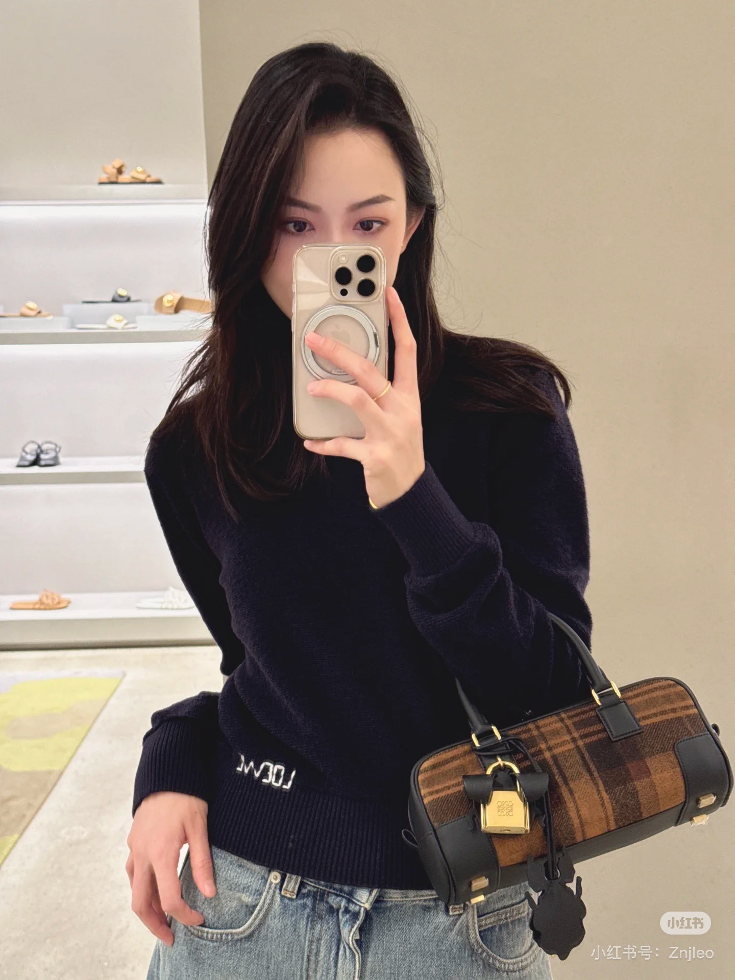 NO:578357,LOEWE Embroidered Ribbed Knitted Top. In the autumn, I always think about how to look good. If I don’t wear it now, when should I wear it? Wool has a great texture and is delicate and warm. Wear it with your favorite wool knitted inner. It is soft and waxy. New on running, you can match it casually. Two colors in stock: SML, loewe, alexander wang19860909LOEWE刺绣罗纹针织上衣 入秋总在想怎么穿搭才好看 此刻不穿 何时穿 羊毛一体质感超好 细腻保暖 内搭最爱的羊毛针织 软软糯糯 全新on跑随意搭配 现货两色SML,,loewe,alexander wang,Women's clothing