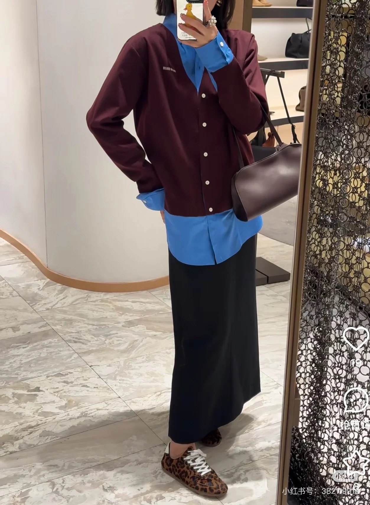 NO:591736,*25new The contrasting color stitching shirt jacket is elegant and retro literary style and is easy to control ~ the contrasting color design on the hem adds a sense of layering to the overall look!  Exclusively customized imported yb sheep wool material, embellished with the classic logo letter embroidery pattern on the chest, paired with a fake two-piece splicing design to highlight the brand's unique layering formula. The hooded loose-fitting upper body is suitable for both men and women and is super friendly to the body shape. It is a versatile style that is not picky and can be worn with eyes closed!  1:1 awesome version, the latest early autumn items, look out for the exclusive high version SML, jackets & coats, shirts, hats, alexander wang19860909*25new撞色拼接衬衫外套优雅复古文艺风搭配轻松驾驭～下摆撞色设计增添整体造型的层次感！ 独家定制进口yb绵羊毛材质,胸前经典徽标字母刺绣图案点缀,搭配假两件拼接设计凸显品牌独有的叠穿公式,连帽宽松版型男女同款上身对身材包容度超友好～不挑人的百搭款闭眼入！1:1超赞版型,早秋最新单品 认准独家高版本 SML,,jackets & coats,shirts,hats,alexander wang,Women's clothing