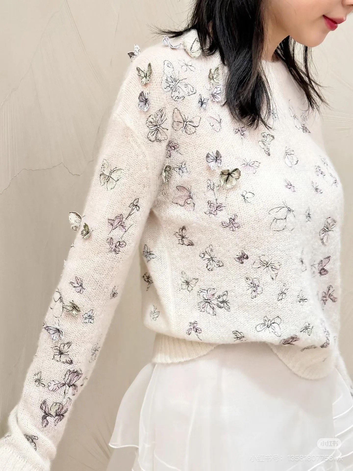 NO:605457,Original purchase and development, counter quality, high version Dior 25 new hollow design butterfly dancing knitted sweater. This sweater highlights the multi-color butterfly pattern featured in the series. It is carefully made of white alpaca blended knitted fabric. Regular cut with ribbed trim. It can be matched with various styles in each season to enhance the style. SML, dior, alexander wang19860909原版购入开发 专柜品质 高版本 Dior 25新款镂空设计蝴蝶共舞针织这款针织衫彰显该系列特色的多色蝴蝶图案 采用白色羊驼毛混纺针织面料精心制作常规剪裁搭配罗纹饰边 可与各季节的各式造型搭配提升格调 SML,,dior,alexander wang,Women's clothing