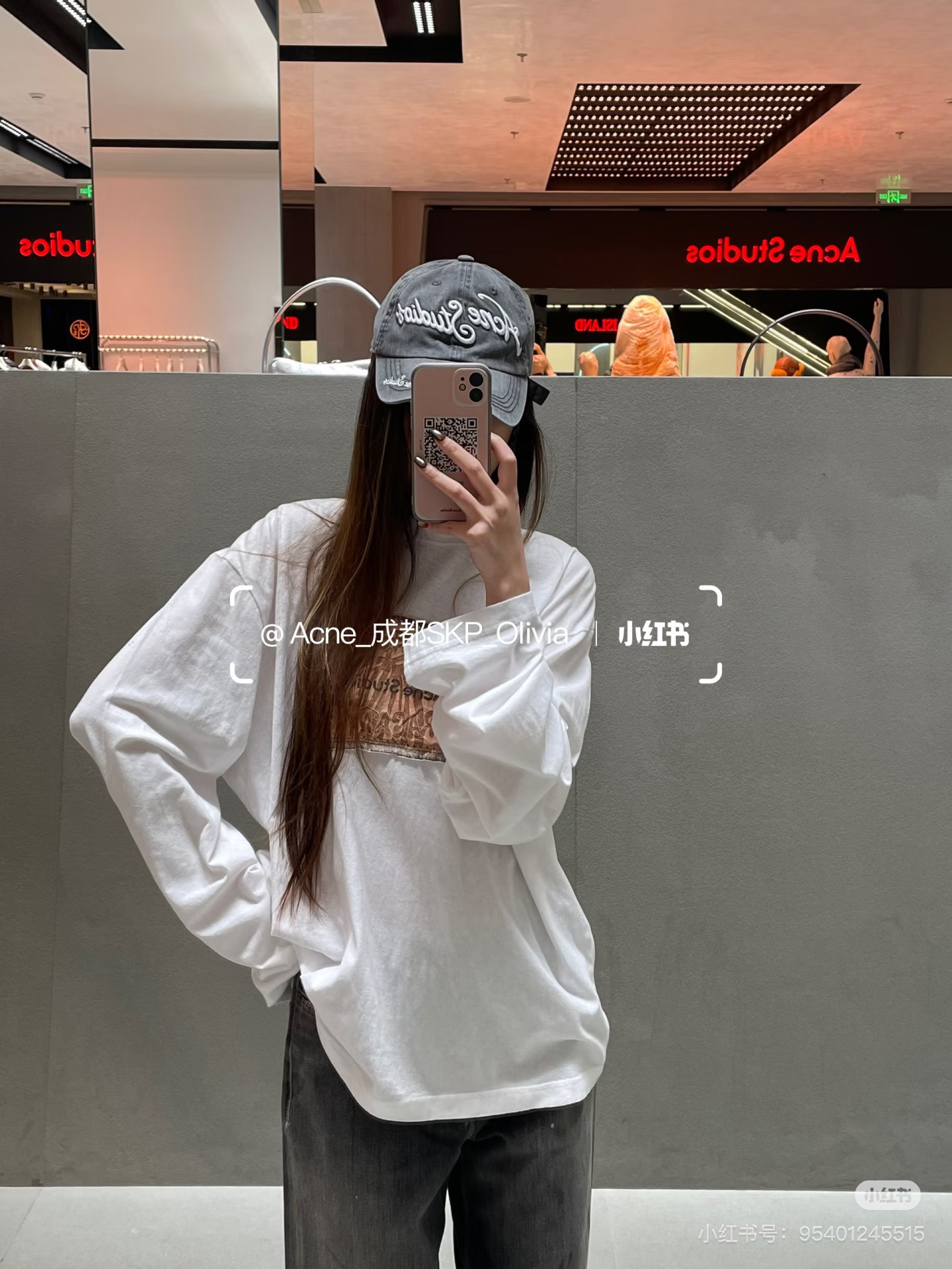 NO:621747,Acne Studi*s 25Fw new autumn and winter logo retro printed round neck long-sleeved T-shirt | Original development!  High quality production!  This season’s “Retro Badge” series is so aesthetically pleasing!  Off-white gray fabric + distressed leather heraldry print, letters mixed with dark bow patterns, built-in vintage filter ~ loose dropped shoulders + long sleeves, it looks lazy and casual with jeans, and it will become a god when paired with the bear jeans of the same series!  Wearing jeans is lazy and casual. It is suitable for inner layering or single wear in autumn and winter. The details are all texture. Available in stock S/M/L, Acne Studios, jeans, tees, t-shirt, alexander wang19860909Acne Studi*s 25Fw秋冬新款 徽标复古印花圆领长袖T恤丨原版开发！高版出品！本季的「复古徽章」系列太戳审美！米白胚布+做旧皮质纹章印花,字母混着蝴蝶结暗纹,自带vintage滤镜~宽松落肩+加长袖型,搭牛仔裤是慵懒随性,配同系列小熊牛仔直接封神！搭牛仔裤是慵懒随性,秋冬内搭/单穿都适配,细节里全是质感.现货发售S/M/L,,acne studios,jeans,tees，t-shirt,alexander wang,Women's clothing