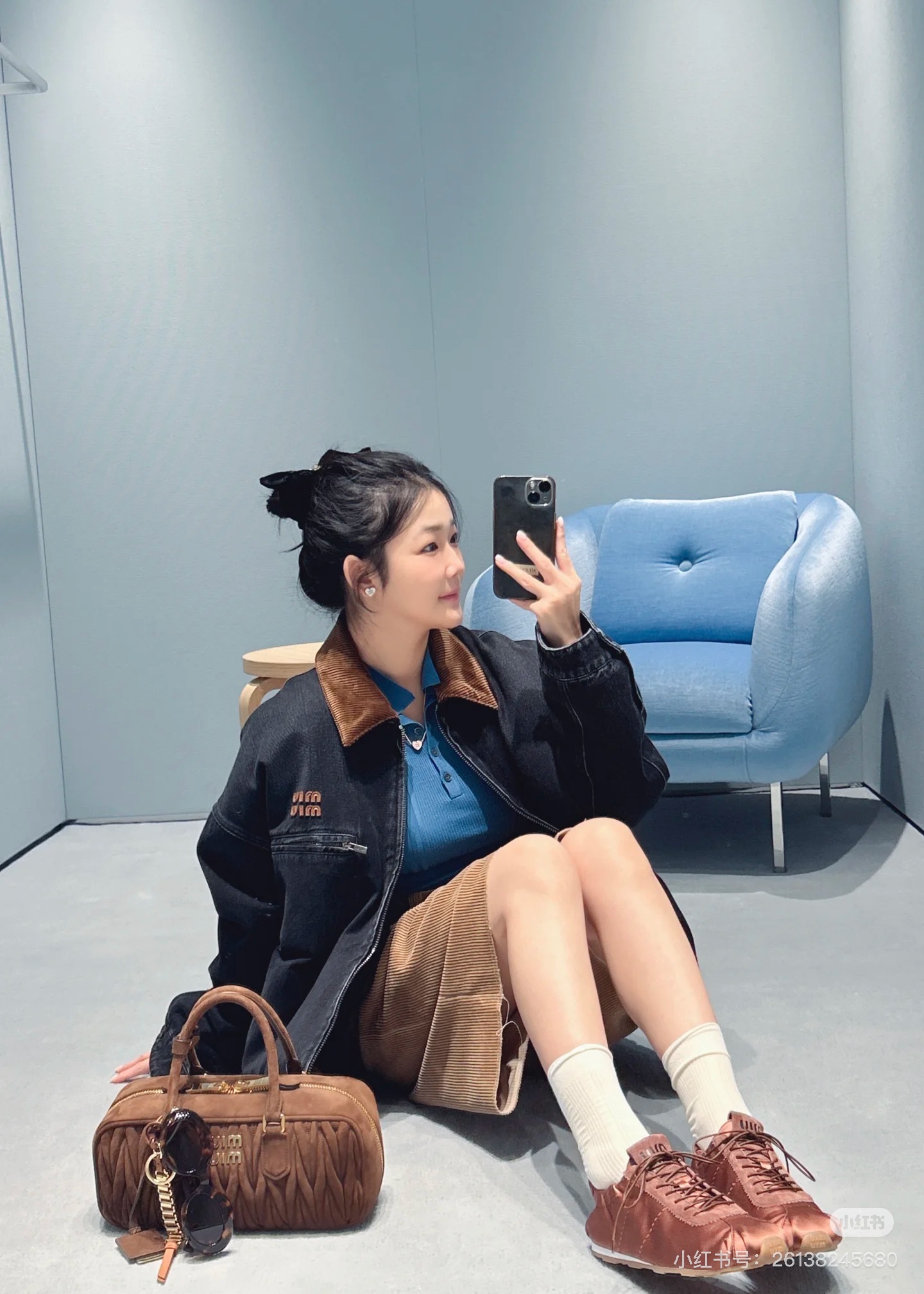 NO:655318,Miu Miu's new autumn and winter corduroy contrasting patchwork work jacket. Original development and high quality production. So beautiful. The dopamine girl is back. Who said autumn and winter can't be pink? Miu Miu pink jacket is here!  I love bright winter coats so much!  Who said autumn and winter can’t be pink? A perfect bag with a perfect sense of atmosphere. The pink color is too cute!  Like a marshmallow. Different styles of college-style outfits. Sweetness is coming. Look for my version. Ready for sale. SML,,miumiu,jackets & coats,alexander wang19860909Miumiu 秋冬新款 灯芯绒撞色拼接工装外套 原版开发 高品质出品 太美啦 多巴胺少女回归 谁说秋冬不能粉嫩 Miu Miu粉色系外套来咯！太爱亮色系冬日外套了！妥妥的氛围感神器包出谁说秋冬不能粉嫩 神器包出片的～粉色也太可爱啦！像一朵棉花糖 不同风格的学院风穿搭 甜美来袭 认准我家版本 现货发售 SML,,miumiu,jackets & coats,alexander wang,Women's clothing