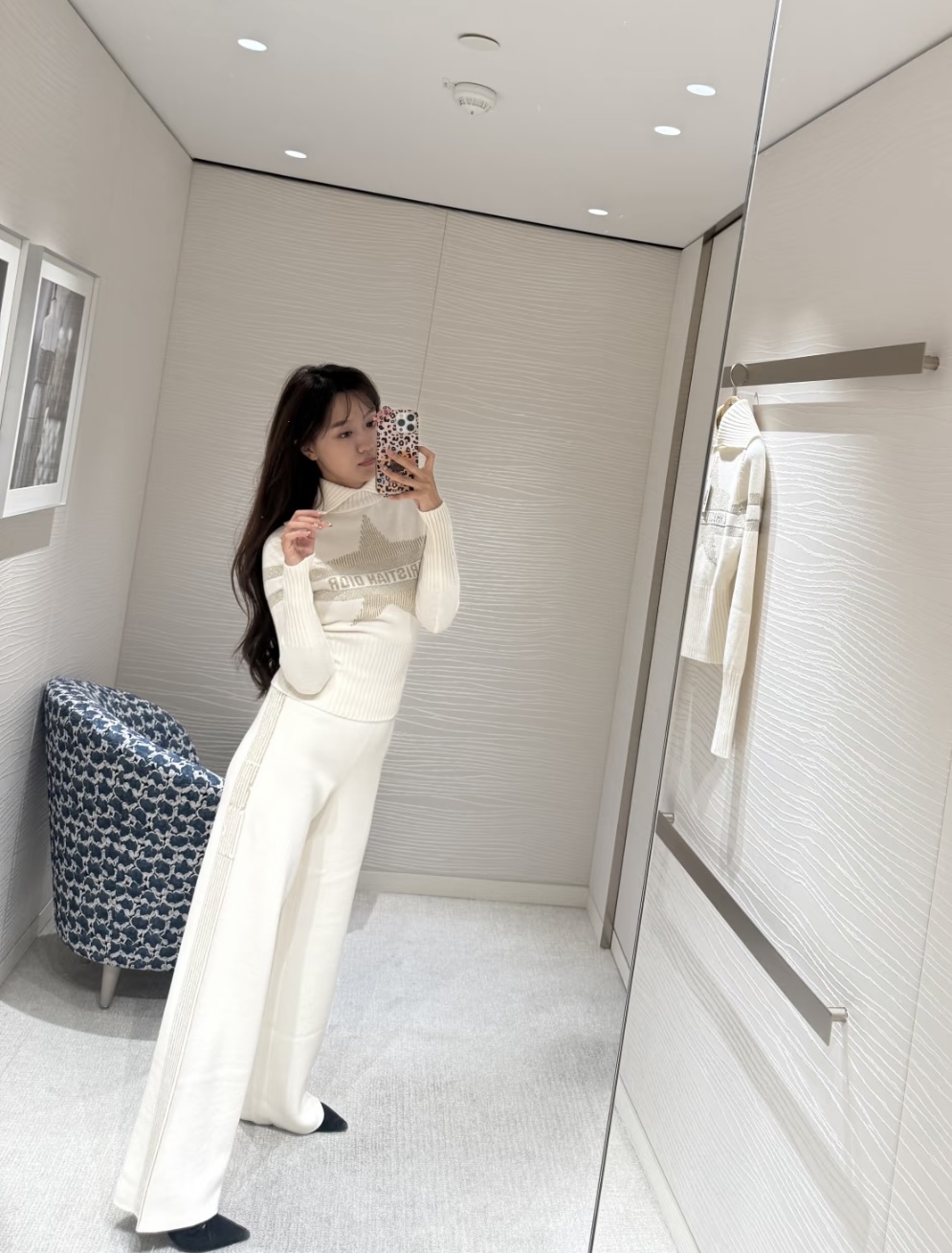 NO:650884,(Pants) Dio*26 spring and summer new style, originally developed and produced in high quality!  The texture is super delicate and soft!  Classic style. The goddess of luxury and elegance deserves to have it. 3D three-dimensional tailoring, perfect fit, slimming the upper body!  Clean and neat to create an elegant and high-end sense!  Perfect workmanship quality depends on the details. Look for my version, ready-made SML. Highly recommend a set, dior, alexander wang19860909（裤子）Dio*26春夏新款 原版开发 高版出品！质感超级无敌细腻软糯！经典款 奢华优雅气质女神值得拥有.3D立体剪裁完美版型上身巨显瘦！干净利落打造大气优雅的高级感！完美做工品质看细节.认准我家版本 现货SML.强力推荐一套入,,dior,alexander wang,Women's clothing