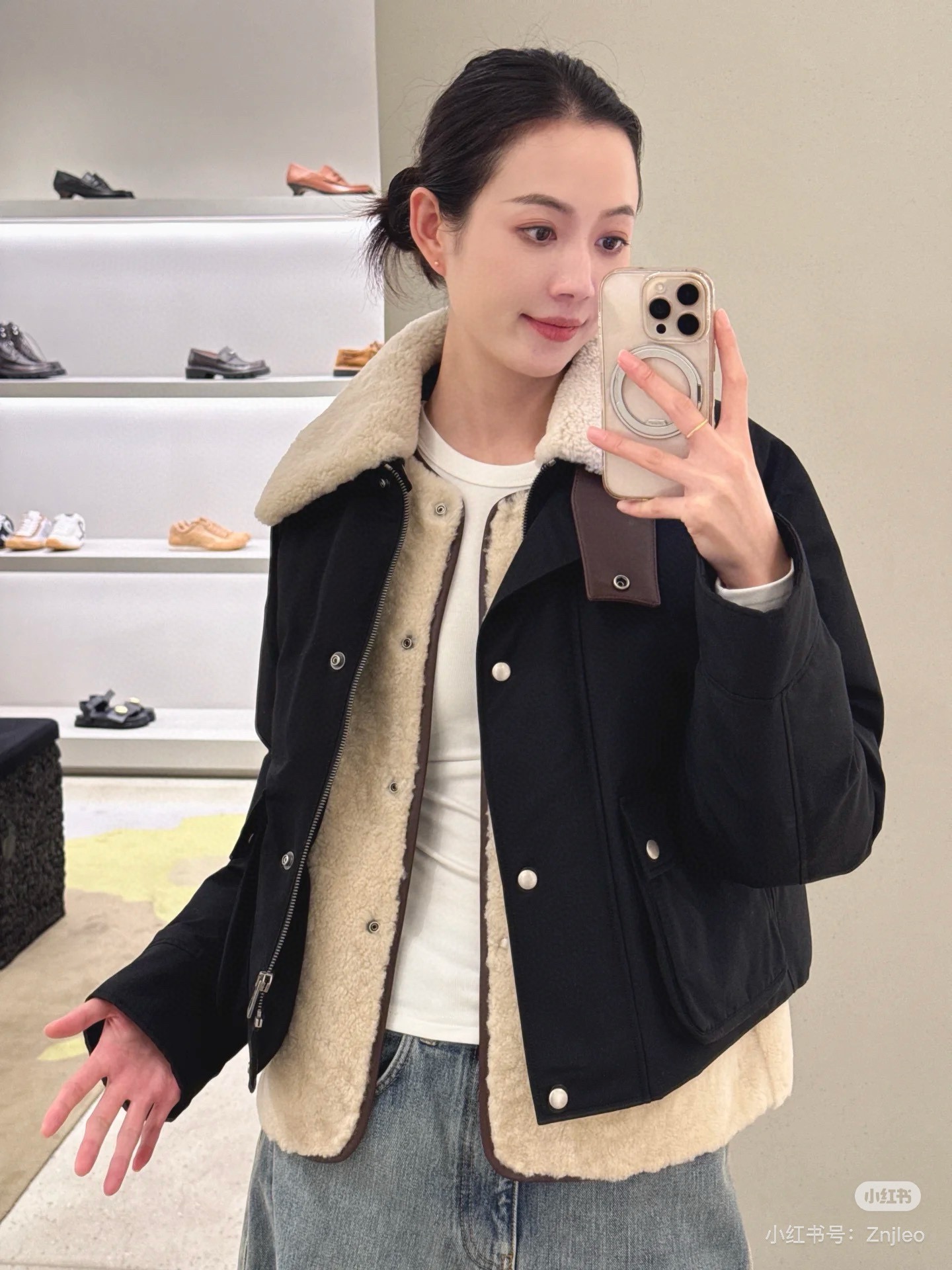 NO:656058,Loe w*e2025FW new style two-piece jacket, multiple ways to wear, classic and stylish, has its own aura, the fabric texture is very nice, fashionable and high-end, the color is super positive, the upper body is white and slim, its own cool and handsome series, the upper body is full of aura when walking, the length is just right, easy to control SML,,loewe,jackets & coats,alexander wang19860909Loe w*e2025FW新款 两件套外套 多种穿法 经典又有型 自带气场 面料质感很奈斯 时髦又高级 颜色超级正 上身显白又显瘦 自带酷帅感的系列 走路都带风上身气场全开 长度恰到好处 轻松驾驭 SML,,loewe,jackets & coats,alexander wang,Women's clothing