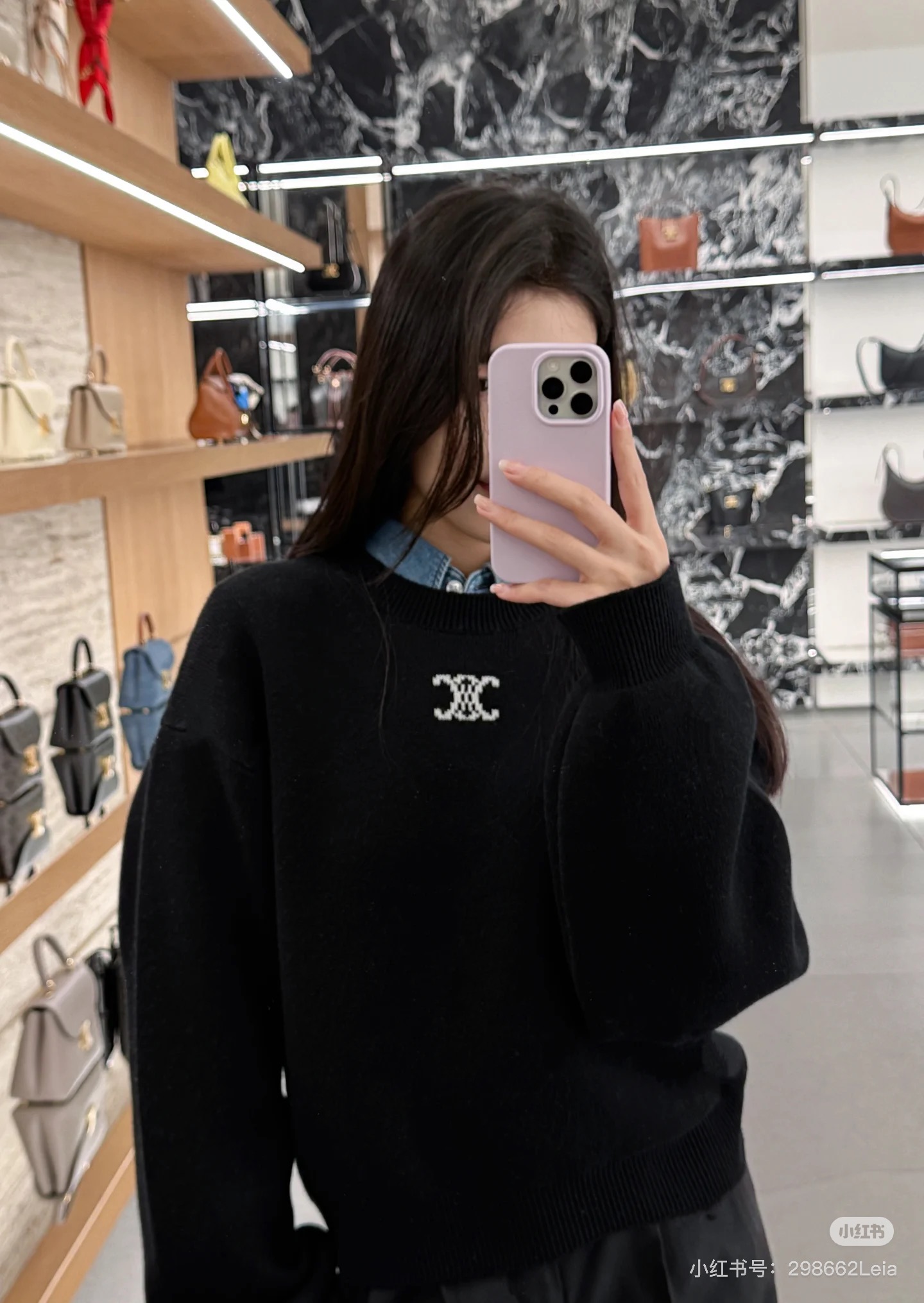 NO:657846,The Celine logo embroidered round neck sweater is embellished with the classic logo pattern on the chest, and the contrasting logo embroidery pattern highlights the brand's unique personality ~ Exclusively customized imported yb sheep wool blend material, the whole piece has a great sense of weight, and it has a lazy and relaxed feeling when matched casually!  The same version for men and women, versatile and easy to choose, 1:1 awesome version, the latest single product for early autumn, look for the exclusive high version, in stock SML,,celine,sweaters,alexander wang19860909Celine徽标刺绣圆领毛衣胸前经典徽标图案点缀,撞色徽标刺绣图案彰显品牌独有的个性魅力～ 独家定制进口yb绵羊毛混纺材质,整件分量感超赞,随意搭配都有慵懒松弛感！男女同款版型百搭不挑人闭眼冲1:1超赞版型,早秋最新单品,认准独家高版本 现货 SML,,celine,sweaters,alexander wang,Women's clothing