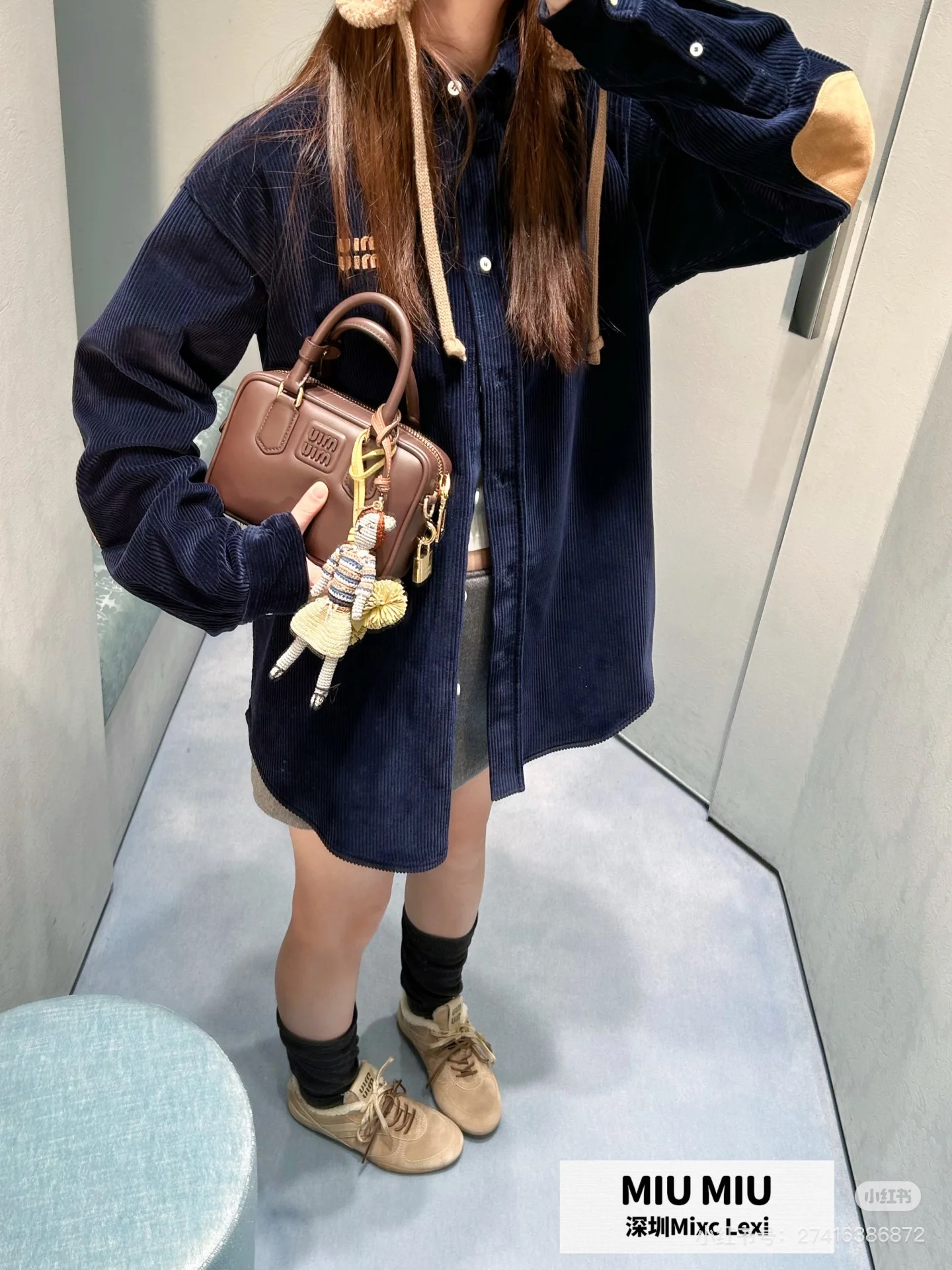 NO:667118,Specially crafted clothes cannot be washed, ironed, or touched with water) Miu’s new style~Keluli wears a salty or sweet dark brown corduroy and leather shirt jacket, full of retro atmosphere!  Leather logo three-dimensional cut on the chest, loose fit, comfortable and warm to wear!  Exclusively customized imported yb cotton material, with lambskin three-dimensional logo and brand embellishment on the chest, and soft cowhide on the elbows, which is low-key and recognizable. The fabric is soft and has its own luster!  Layered sweaters or sweatshirts are great in autumn and winter. They can be used for commuting and leisure. It is a must-have item for retro wear. 1:1 awesome version, the latest item, look for the exclusive high version SML,,miumiu,hoodie,sweatshirts,jackets & coats,sweaters,shirts,cowhide,sheepskin, 19860909特殊工艺衣物不能水洗 不能熨烫 不能碰水）Miu新款～可露丽穿搭可盐可甜深棕色灯芯绒拼皮衬衫外套 复古氛围感拉满！胸前皮质logo立体剪裁宽松版型,穿着舒适又保暖！ 独家定制进口yb棉材质,胸前做小羊皮立体徽标字母品牌点缀,肘部拼柔软牛皮低调又有辨识度.面料柔软且自带光泽感！秋冬叠穿毛衣或卫衣都很出彩,通勤休闲都能驾驭,是复古穿搭必备单品1:1超赞版型,最新单品,认准独家高版本 SML,,miumiu,hoodie,sweatshirts,jackets & coats,sweaters,shirts,cowhide,sheepskin, ,Women's clothing