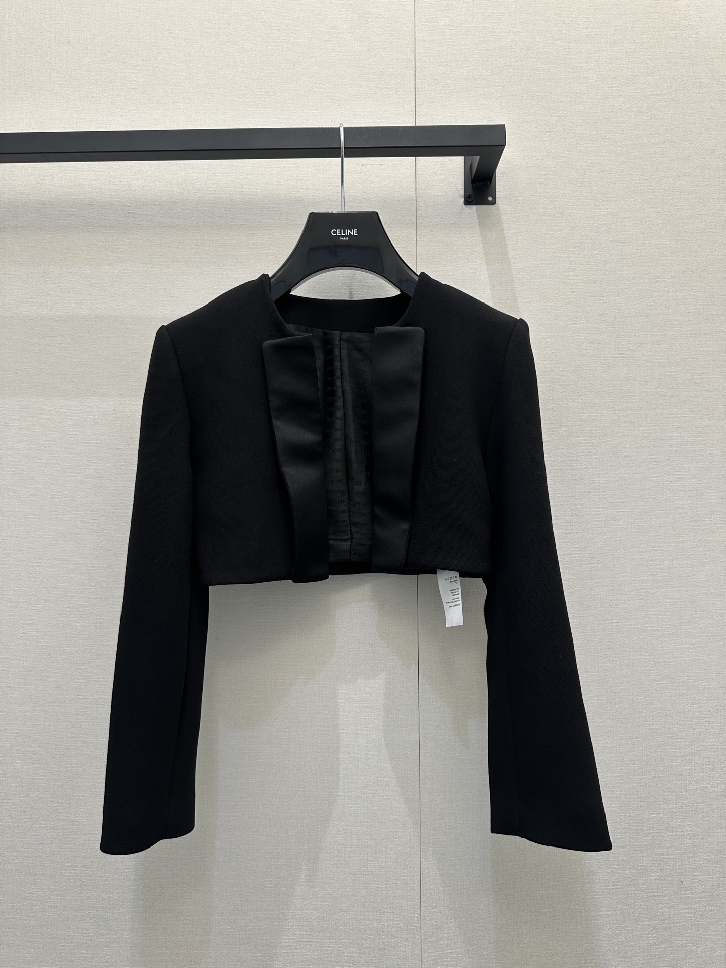 NO:683524,cEline 26newbolero series logo jacquard round neck short coat, right shoulder short version, super slimming upper body, very tolerant to the body shape!  Clean and simple without losing style!  Exclusively customized and imported yb sheep wool material, high-grade black with letter logo printing elements, it is undoubtedly the item with the highest number of repeat visits and inquiries on the road!  The craftsmanship details are perfect. 1:1 awesome version. The latest item for early spring. Look for the exclusive high version. Ready-made SML products. Real shots, celine, jackets & coats,19860909cEline 26newbolero系列徽标提花圆领短款外套正肩短款版型上身超级显瘦 对身材包容度很高！干净简约又不失格调！独家定制进口yb绵羊毛材质,高级黑色搭配字母徽标印花元素,路上回头率和询问度最高的单品无疑！工艺细节堪称完美1:1超赞版型 早春最新单品 认准独家高版本 现货 SML大货实拍,,celine,jackets & coats,,Women's clothing