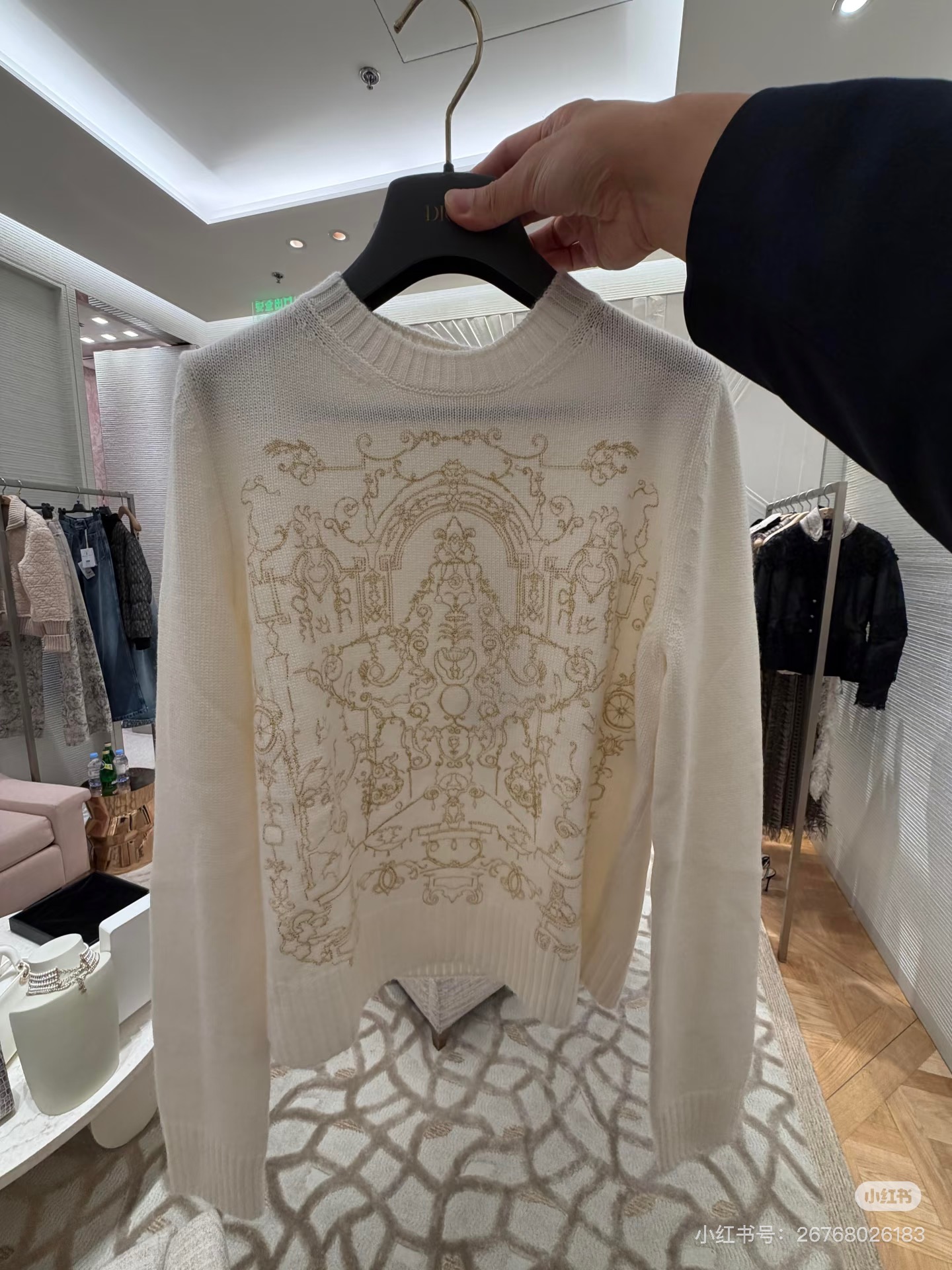 NO:685800,Dio* 25Ss early spring new style floral embroidered round neck pullover knitted sweater丨Exclusive high-end version! The quality of imported cashmere yarn is superb! Swiss machine hanging flowers come out for embroidery! Original full-width heavy-duty positioning embroidery technology! Bai Fumei must enter! Luxurious high-end items, classic and versatile styles, elegant temperament and age-reducing girlish style. It looks good with gauze skirts and jeans. Ready for sale S/M/L, dior, skirts, jeans, sweaters,19860909Dio* 25Ss早春新款 花卉刺绣圆领套头针织毛衣丨独家高版出品！进口羊绒纱线质量超赞！瑞士机花机掛花出来在刺绣的！原版满幅重工定位刺绣工艺！白富美必入！奢华高级单品,经典百搭版型气质优雅减龄少女风.搭配纱裙牛仔裤都好看.现货发售S/M/L,,dior,skirts,jeans,sweaters,,Women's clothing