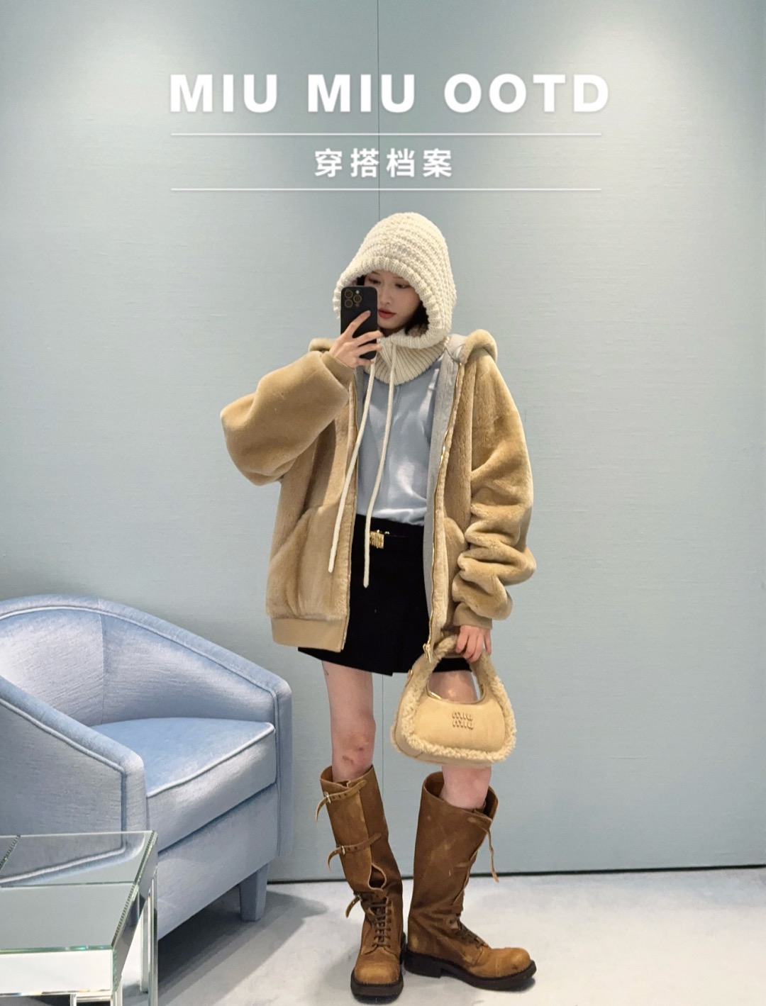 NO:697277,*26 scarf hooded cashmere knitted hat matching version is made of high-quality cashmere blended fabrics. The knitted texture is fine and dense, soft and skin-friendly. The classic ear protection version can effectively resist the cold wind. It is a must-have item for fashionistas!  Scarves will also be available. Exclusively customized imported yb sheep wool blended material, the hooded scarf design injects sweet elements into the overall look; the brand logo on the hat body is low-key and recognizable, and the details highlight the luxury brand identity, and the sweet and cool style is instantly complete!  1:1 awesome version, the latest item in early spring, look out for the exclusive high version.,,hats,19860909*26围脖连帽羊绒针织帽对版精选高品质羊绒混纺面料,针织纹理细腻密实,触感柔软亲肤,经典护耳版型有效抵御寒风、潮人必入搭配单品！围巾也会出哒 独家定制进口yb绵羊毛混纺材质,连帽围脖设计为整体造型注入甜美元素；帽身品牌标识低调又具辨识度,细节处彰显奢牌身份,甜酷风格瞬间拉满！1:1超赞版型,早春最新单品,认准独家高版本.,,hats,,Women's clothing