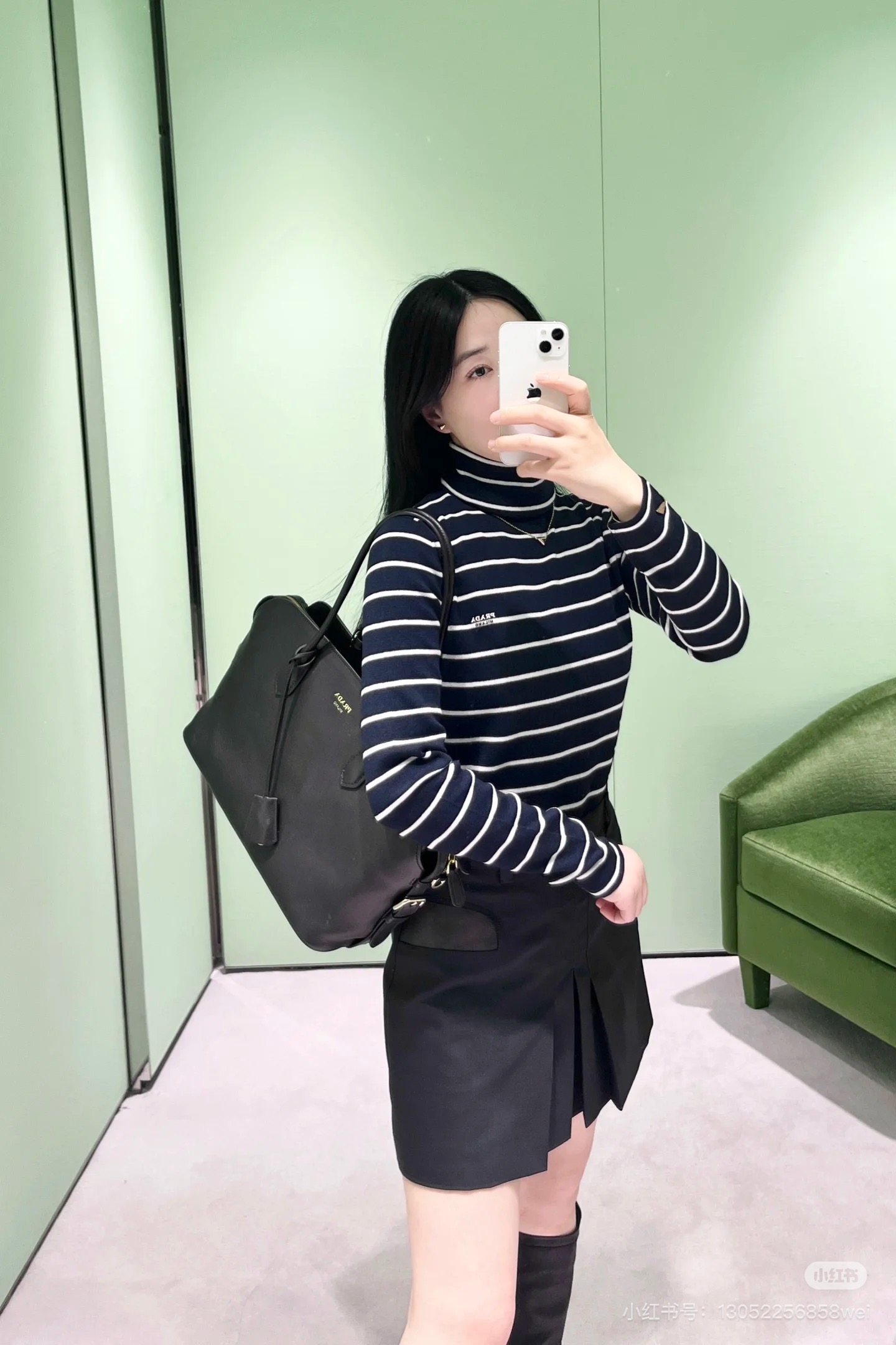 NO:697276,Prad* striped turtleneck sweater, classic black and white stripes + turtleneck design, simple and high-end! The logo on the chest low-key highlights the brand sense. The knitted fabric has good elasticity and is close-fitting and comfortable. It is OK to wear alone or layered in autumn and winter. Paired with a black belt and trousers, you can easily get a fashionable layering. It can be worn for commuting and leisure, practical and fashionable! Size S M L,, prada,19860909Prad* 条纹高领针织衫 经典黑白条纹+高领设计,简约又高级!胸前Logo低调彰显品牌感.针织面料弹性好,贴身舒适,秋冬单穿或内搭都很OK.搭配黑色腰带和裤装,轻松get时尚层次感,通勤休闲都能穿,实用又时髦! 码数S M L,,prada,,Women's clothing