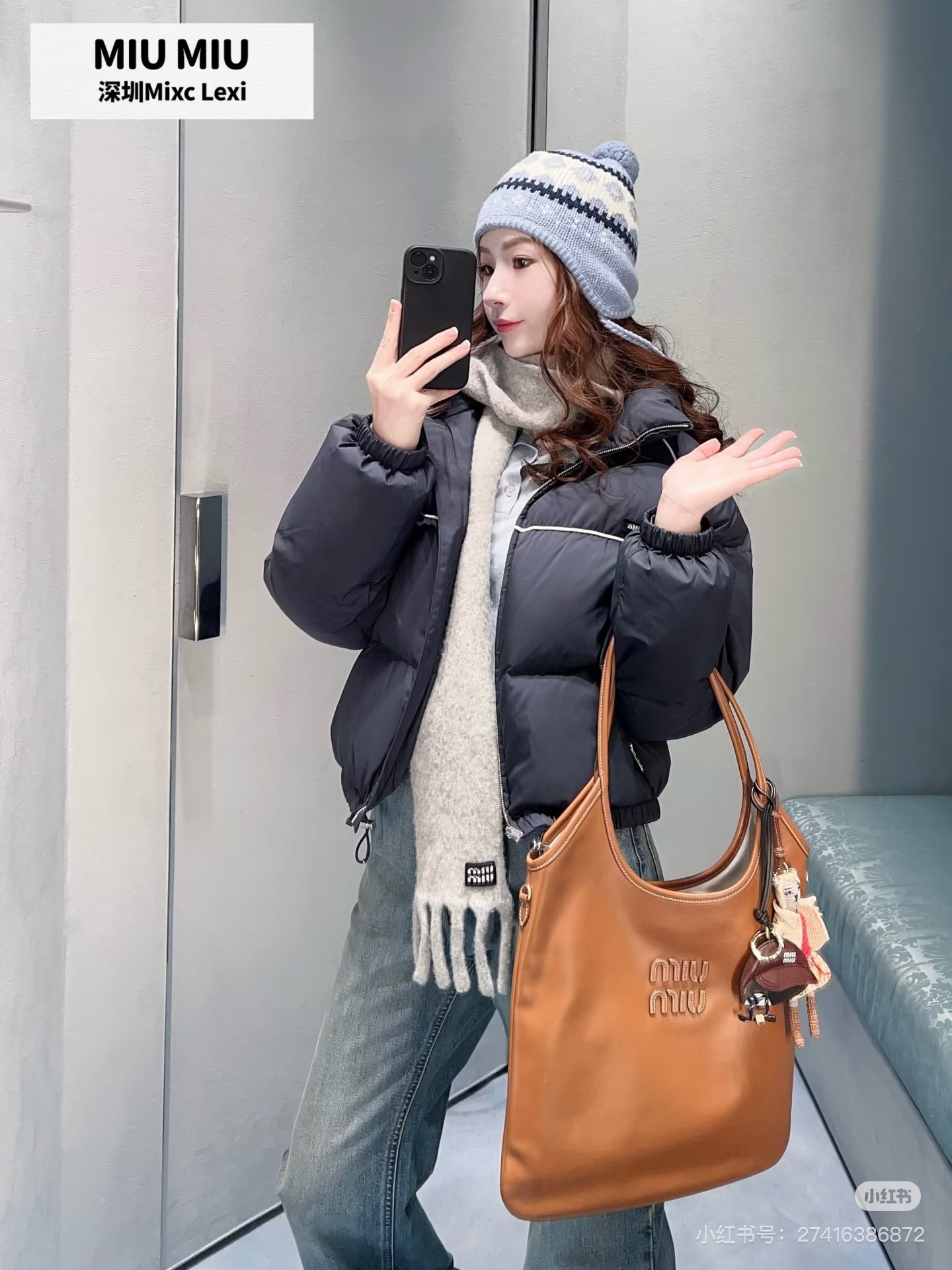 NO:709162,(Hat) Miu*iu new autumn and winter wool blended cashmere lazy hat | original development!  High quality production!  Carefully crafted from mohair fabric, it has a loose cut and a stand-up collar, making it unique. Decorated with letters, it is more refined and can be matched with this series of clothing to show its elegance and charm. Ready in stock.,,miumiu,hats,19860909（帽子） Miu*iu 秋冬新款 羊毛混纺羊绒懒惰帽子丨原版开发！高版出品！采用马海毛面料精心制作,宽松剪裁搭配立领、别具一格.饰以字母更显精致,可与该系列服饰搭配,彰显优雅魅力.现货.,,miumiu,hats,,Women's clothing