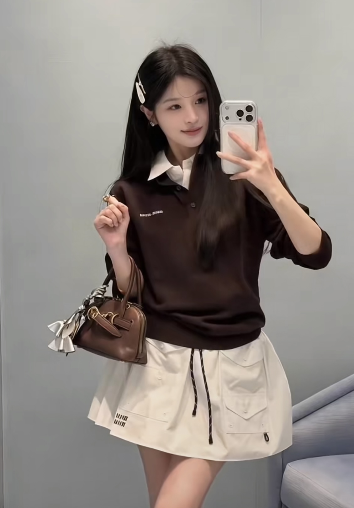 NO:712866,26 The latest and newest Polo shirt. Purchased as the original version. The texture is really good. Simple and versatile logo embellishment, turning into the protagonist of the clothing. French fashionable basic style that can be worn all year round. Custom-woven special yarn. The whole dress is very light, comfortable and breathable. It has a high-end feel and is gentle on the upper body. All girls should go out of their way to buy it. The size is SML.1986090926最最最新款Polo衫.原版购入 质感真的非常好 简约百搭徽标点缀,化身服装主角 法式时髦基础款一年四季都可以穿的款式定织的特种纱线 整件衣服很轻薄,舒适又透气 高级感十足上身温柔高级 所有的女生都应该奋不顾身买它码数SML,,,Women's clothing