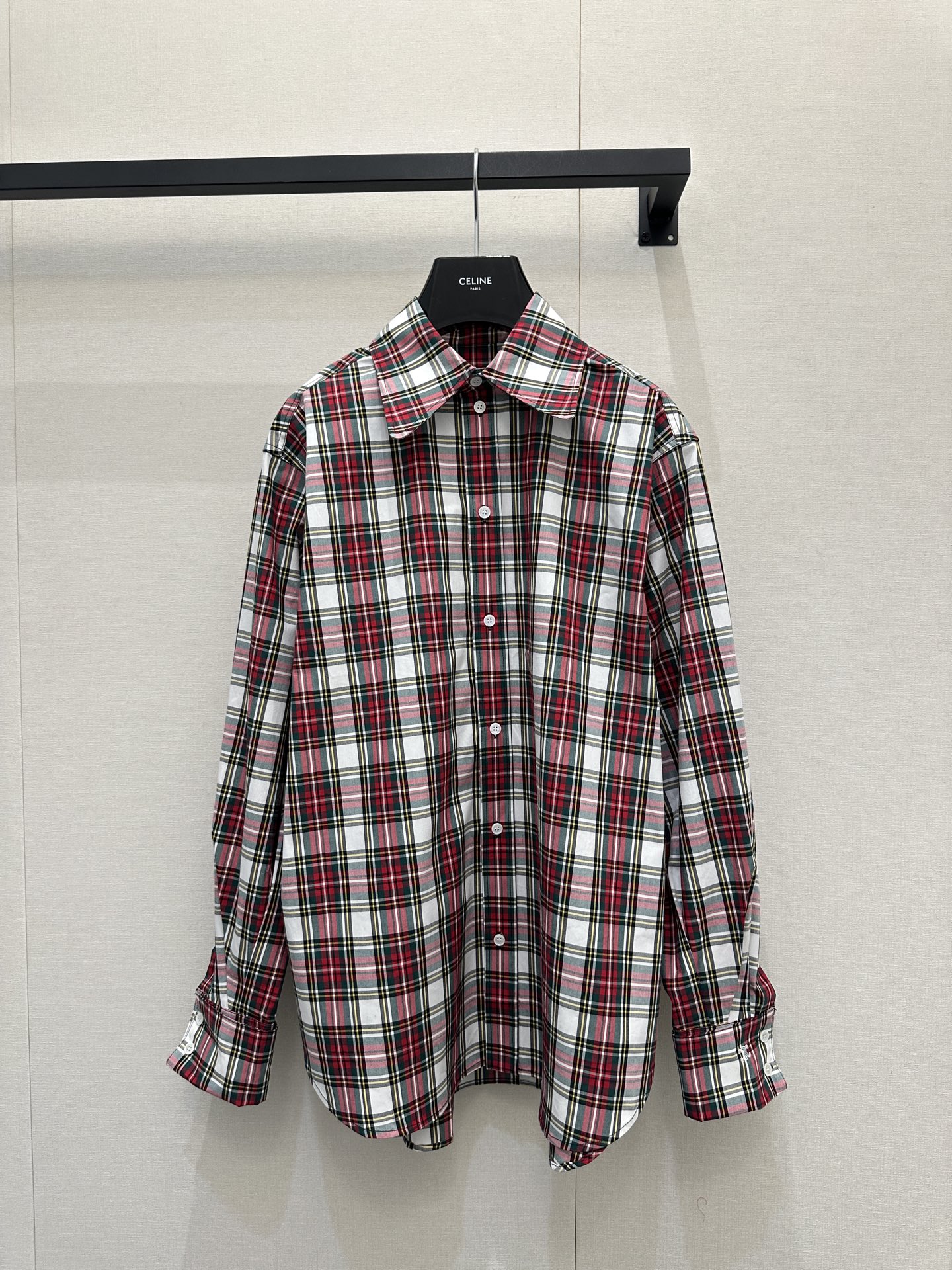 NO:712845,Celin* 26 new heavy texture plaid shirt丨Exclusively developed!  High quality production!  A retro distressed plaid shirt with a full atmosphere. It has a superb texture. The oversize version is simple and the details do not appear monotonous. It has a casual and casual feel. The most important thing is that it can be worn to give a lazy feeling. I really like this loose version. It is easy to control regardless of your body shape!  Don’t miss this unique shirt that can be worn all the time. This is a must-have for your early autumn wardrobe!  Baby, hurry up and place your order. S/M/L large quantities are on sale now, real shots, celine, versace, shirts,19860909Celin* 26新款 重磅质感格纹衬衫丨独家开发！高版出品！氛围感满满的一款复古做旧格子衬衣 质感绝绝子 oversize版型简约 细节又不显得单调 随性休闲feel,重要的是能穿出慵懒感, 真的超爱的一款宽松版型 不挑身材 轻松驾驭！可以时时刻刻穿得出去的有特点的衬衣真的别错过.必须给早秋衣柜安排上这一件！宝宝们赶紧砸单吧现货发售S/M/L大货实拍,,celine,versace,shirts,,Women's clothing