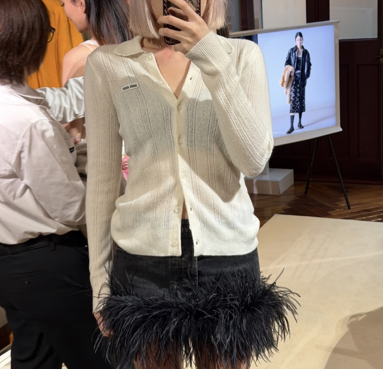 미우미우 캐시미어 폴로카라 가디건 26 FW 상세 이미지 7