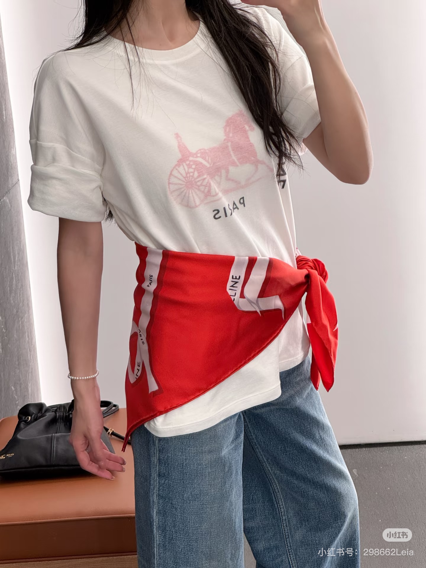 NO:716234,* The 26-letter printed double-layer round neck short-sleeved T-shirt is milky white with a soft mist texture. The inner layer is decorated with classic brand letter printing, and the outer layer is decorated with the Arc de Triomphe logo and city landmarks. It is easy to own a high-end and simple outfit!  Exclusively customized imported yb cotton material, slightly loose shoulder cut, round neck just exposing the shoulder and neck lines, both men and women have a sense of relaxation, it is a super high-end item that looks great when worn alone or layered!  1:1 awesome version, the latest spring and summer items, look out for the exclusive high version SML, T-shirt, tees, t-shirt,19860909* 26字母印花双层圆领短袖T恤奶白色自带软雾质感,内层做经典品牌字母印花做点缀,外层凯旋门logo与城市地标性印标做装饰,高级简洁穿搭轻松拥有！ 独家定制进口yb棉材质,微宽松落肩剪裁,圆领刚好露出肩颈线条,男女穿都有松弛感,单穿叠搭都超好看高级的单品！1:1超赞版型,春夏最新单品 认准独家高版本 SML,,T-shirt,tees，t-shirt,,Women's clothing