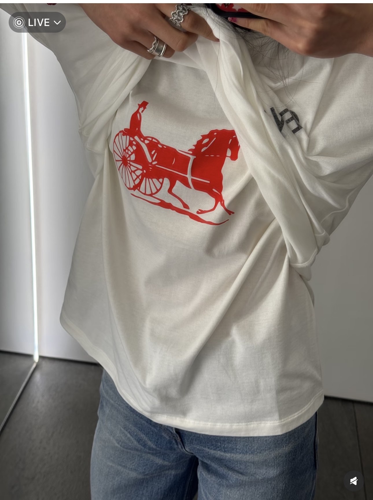 NO:716238,* 26-letter printed double-layer round neck long-sleeved milk white with soft mist texture. The inner layer is decorated with classic brand letter printing, and the outer layer is decorated with the Arc de Triomphe logo and city landmarks. It is easy to own a high-end and simple outfit!  Exclusively customized imported yb cotton material, slightly loose shoulder cut, round neck just exposing the shoulder and neck lines, both men and women have a sense of relaxation, it is a super high-end item that looks great when worn alone or layered!  1:1 awesome version, the latest spring and summer items, look for the exclusive high version SML,,19860909* 26字母印花双层圆领长袖奶白色自带软雾质感,内层做经典品牌字母印花做点缀,外层凯旋门logo与城市地标性印标做装饰,高级简洁穿搭轻松拥有！ 独家定制进口yb棉材质,微宽松落肩剪裁,圆领刚好露出肩颈线条,男女穿都有松弛感,单穿叠搭都超好看高级的单品！1:1超赞版型,春夏最新单品 认准独家高版本 SML,,,Women's clothing