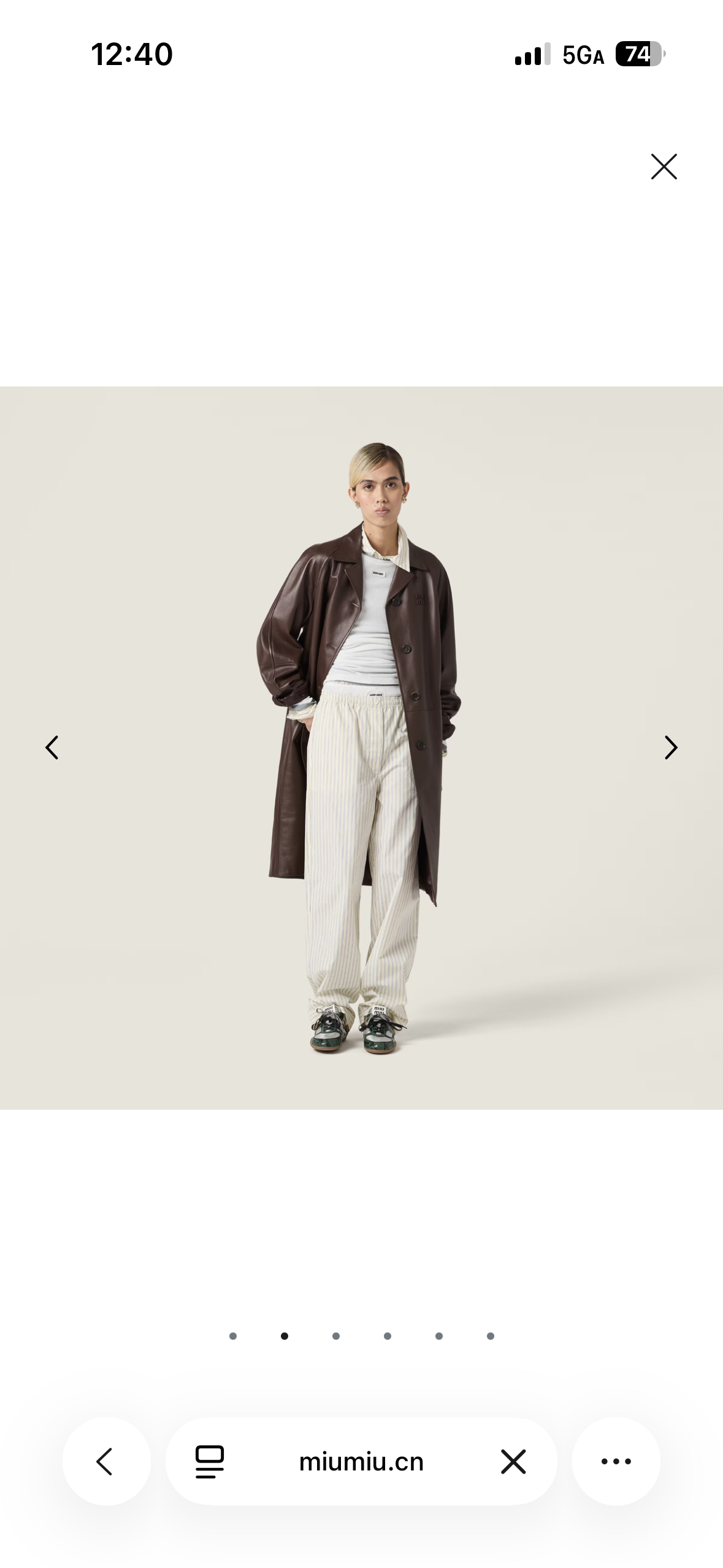 NO:716246,Miumi* 26Ss new spring and summer cotton striped casual trousers. Original development!  High quality production!  100-count double-ply yarn-dyed striped fabric Decorated with brand logo embroidery Elastic waistband Loose straight fit Ready in stock SML,,miumiu,19860909Miumi* 26Ss春夏新款 棉质条纹休闲长裤.原版开发！高版出品！100支双股色织条纹面料 饰有品牌标识徽标刺绣弹力松紧腰围 宽松直筒版型 现货SML,,miumiu,,Women's clothing