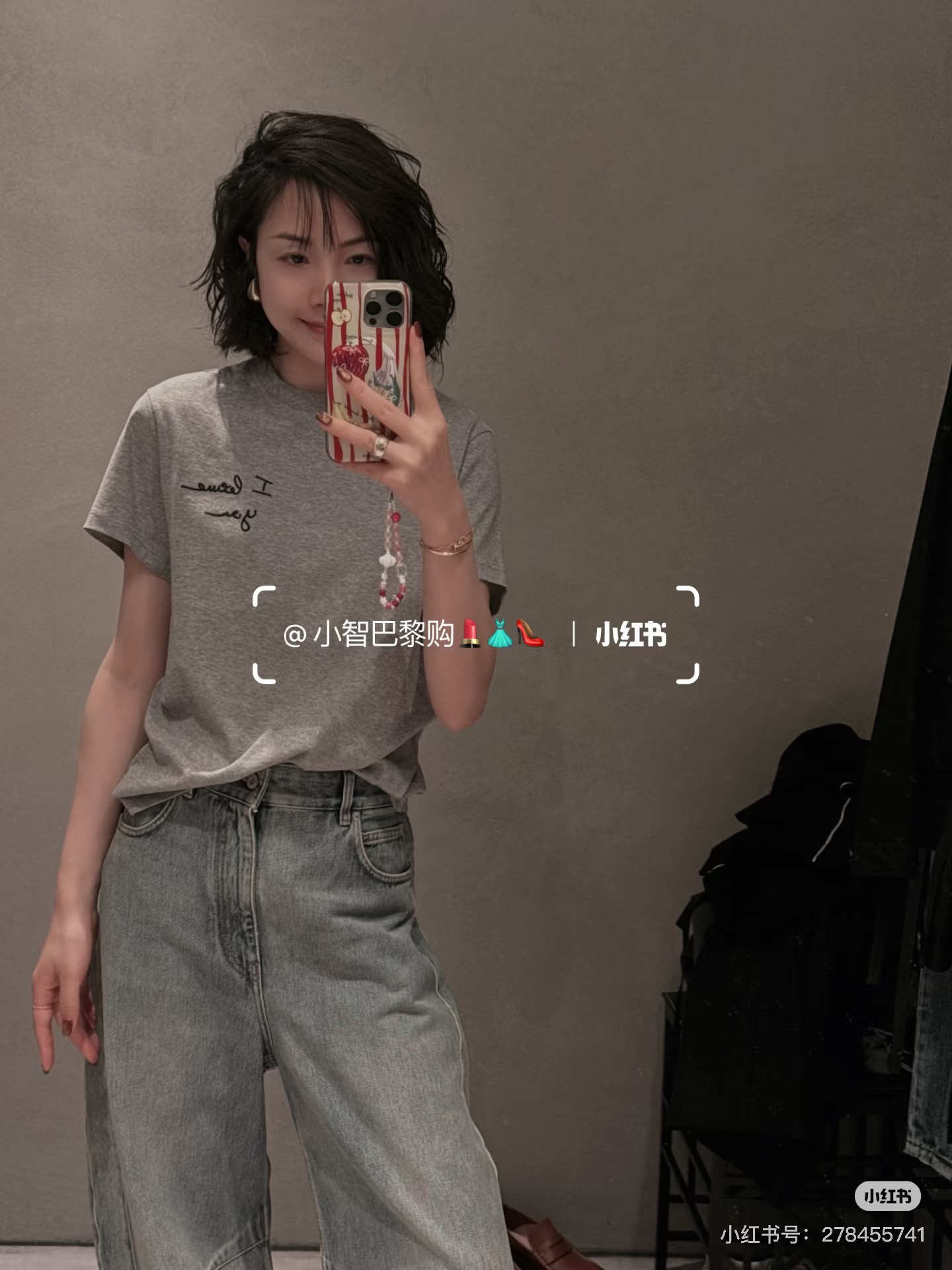 NO:717285,Louis Vuitton 26SS new early spring embroidered round neck short-sleeved T-shirt丨Exclusively developed!  High quality production!  We select heavyweight pure cotton fabrics, which are soft, breathable and have excellent drape. You can feel the luxurious texture when you raise your hands. The classic round neck + loose silhouette is suitable for various body shapes. It looks casual and beautiful when worn alone or layered for daily wear. The same style for men and women!  Ready for sale S/M/L,, louis vuitton, T-shirt, tees, t-shirt,19860909Louis Vuitton 26SS早春新款 刺绣圆领短袖T恤丨独家开发！高版出品！甄选重磅纯棉面料,软糯透气且垂坠感绝佳,抬手间便能感知高奢质感.经典圆领+宽松廓形适配各种身形,日常单穿或叠搭外搭都随性好看.男女同款！现货发售S/M/L,,louis vuitton,T-shirt,tees，t-shirt,,Women's clothing