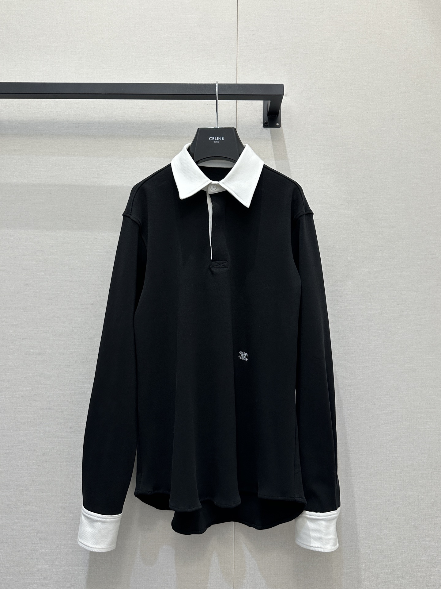 NO:729499,Cellne 26Fw early spring new style college style Polo collar fake two-piece top | Exclusively developed by yb!  High quality production!  Two pieces of wardrobe essentials are here!  Simple yet stylish!  Full of personality design style!  This long-sleeved sweatshirt is perfect for taking photos on the street!  Full of fashion!  Classic and durable, people will want to own it at first sight ~ The concave shape makes it look good and easy to wear for street style ~ Loose fit ~ Available now, S/M/L, large quantities, real shots,, hoodie, sweatshirts,19860909Cellne 26Fw早春新款 学院风Polo领假两件上衣丨独家yb开发！高版出品！衣柜必备款假两件来咯！简单又不失格调！个性十足的设计风格！出街拍照非常出片的一款长袖卫衣！时髦感十足！经典又耐看让人一看就想拥有～凹起造型来妥妥的好看轻松穿出街头感～宽松版型～现货发售 S/M/L大货实拍,,hoodie,sweatshirts,,Women's clothing