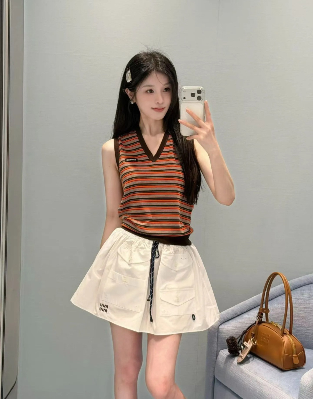 NO:732759,Miu Miu ballet girl style outfit yyds!  The letter embroidered logo drawstring skirt is so beautiful to be casually matched with exquisite and high-end wear~ It is gentle and cute at the same time, and can easily show the youthful vitality in daily life. The fabric is soft, delicate and comfortable, with contrasting nylon drawstring adjustment at the waist, and brand logo contrasting embroidery embellishment on the hem. It is low-key and connotative~ 1:1 awesome version. The latest item for early spring. Look for the exclusive high version SML,, miumiu, skirts,19860909Miu Miu 芭蕾少女风穿搭yyds！字母刺绣徽标抽绳半裙 随意搭配精致高级穿搭太美咯～温柔与可爱轻松兼得日常都能轻松把青春活力感呈现出来,面料柔软细腻舒适,腰间撞色尼龙抽绳调节,下摆品牌logo撞色刺绣点缀,低调有内涵～1:1超赞版型 早春最新单品 认准独家高版本 SML,,miumiu,skirts,,Women's clothing